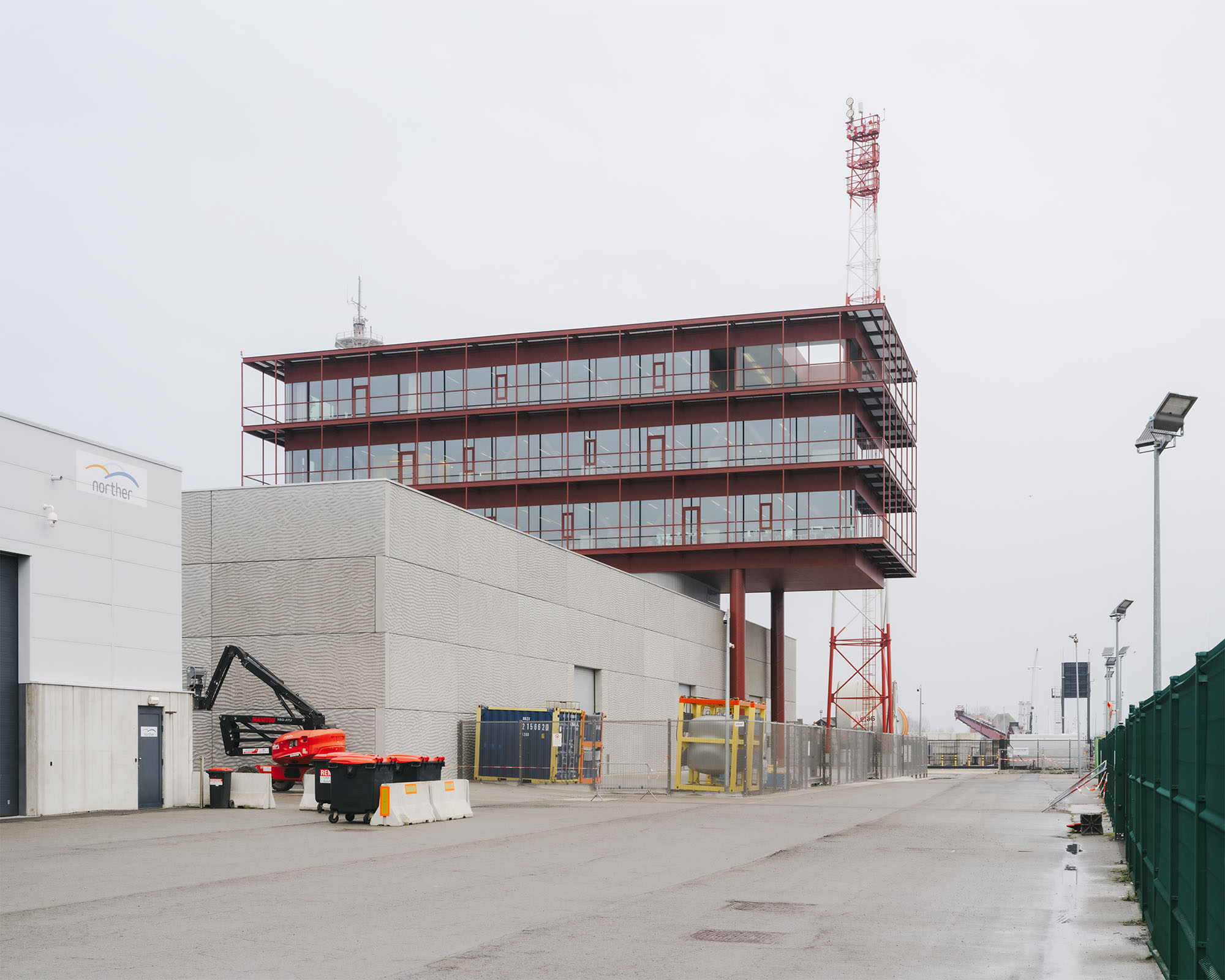 〈Eliaサービスセンター(Elia Service Center)〉OYOアーキテクツ(OYO Architects)Tractebel