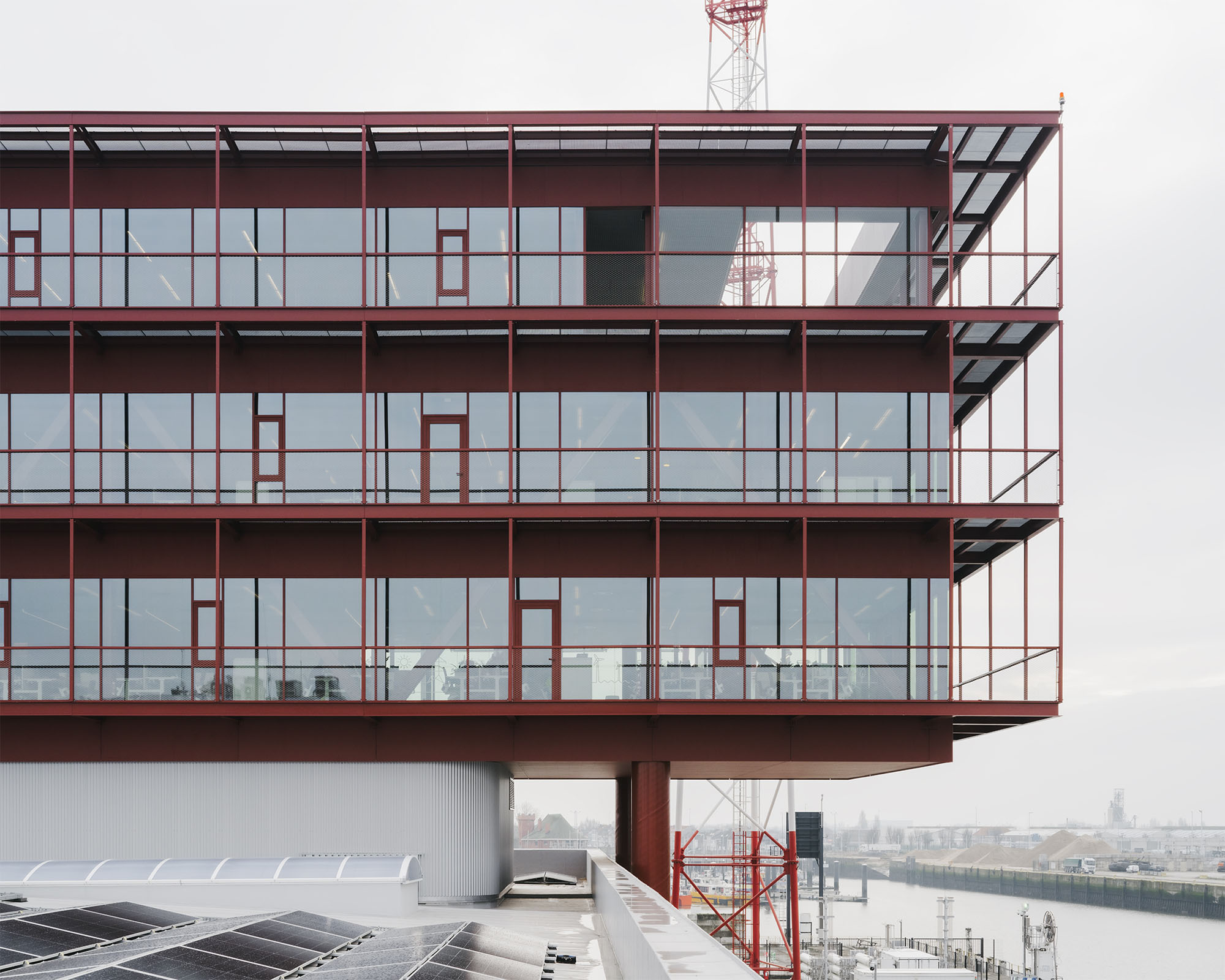 〈Eliaサービスセンター(Elia Service Center)〉OYOアーキテクツ(OYO Architects)Tractebel
