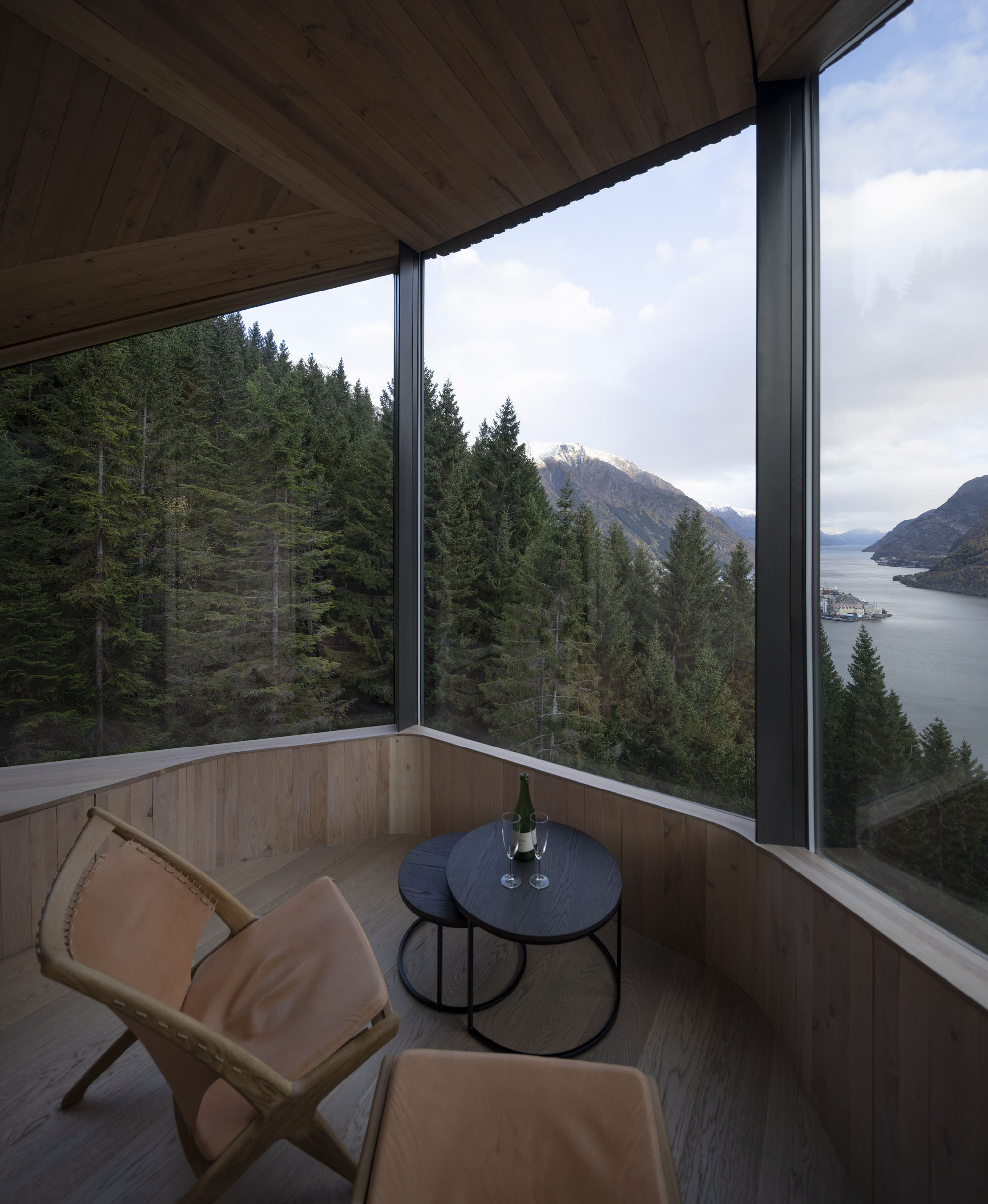 〈ウッドネストⅡ（Woodnest II）〉ヘレン＆ハード（Helen & Hard）
