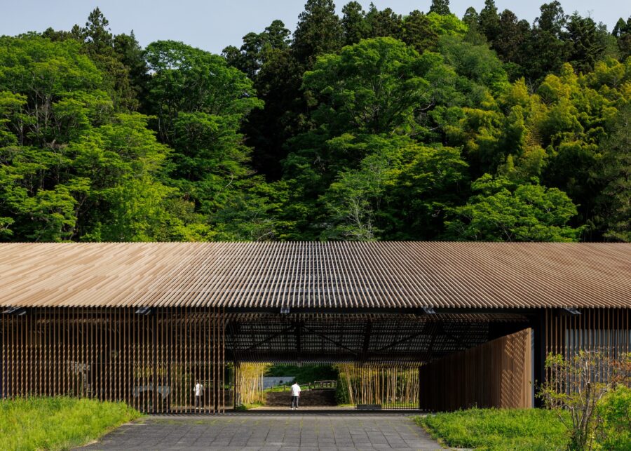 ［建築NOTE］質感を継ぎ、素材を変える ― 隈研吾建築都市設計事務所が〈馬頭広重美術館〉に見出した改修の解