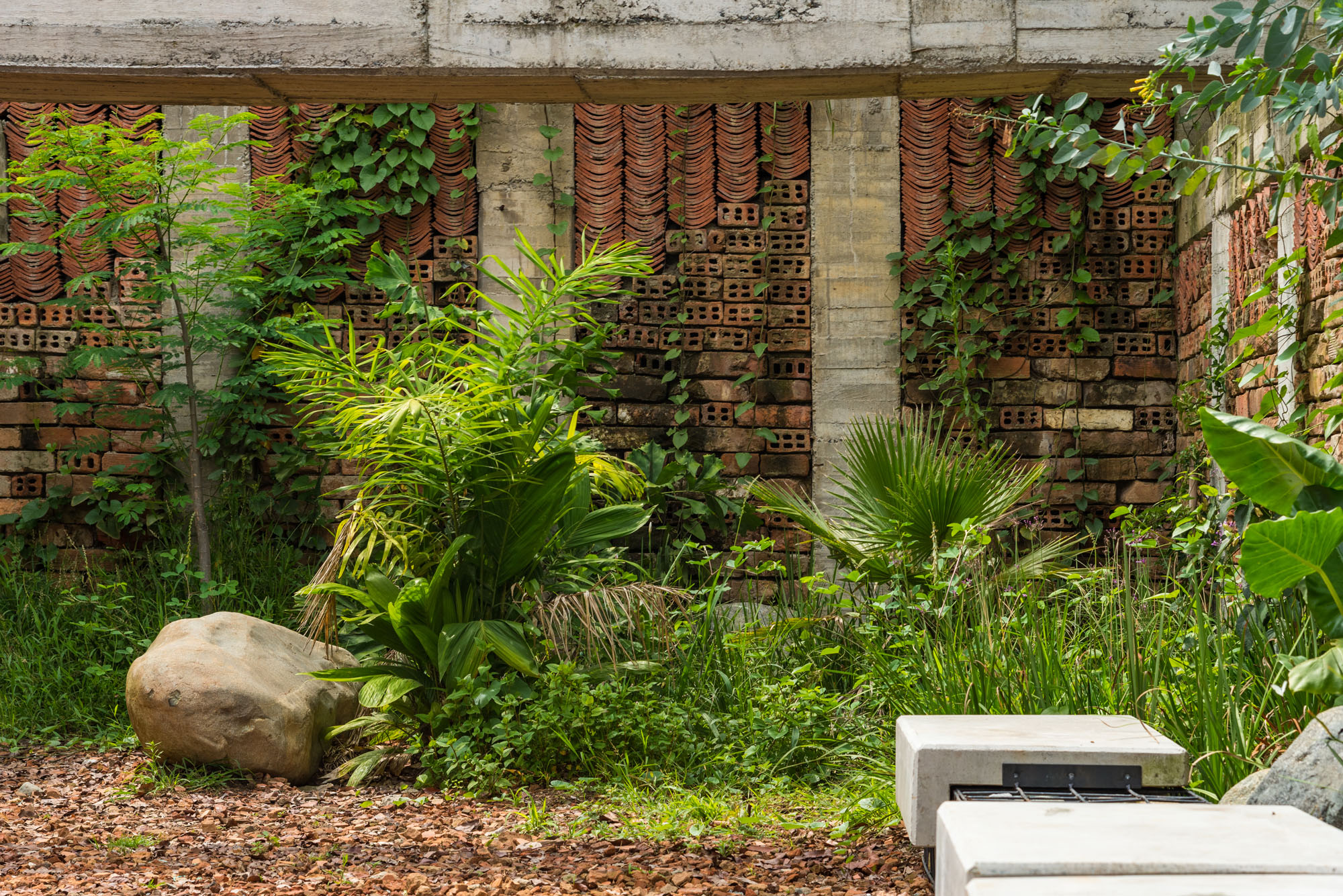 〈プラド地区の公園(Park in the Prado Neighborhood)〉Connatural