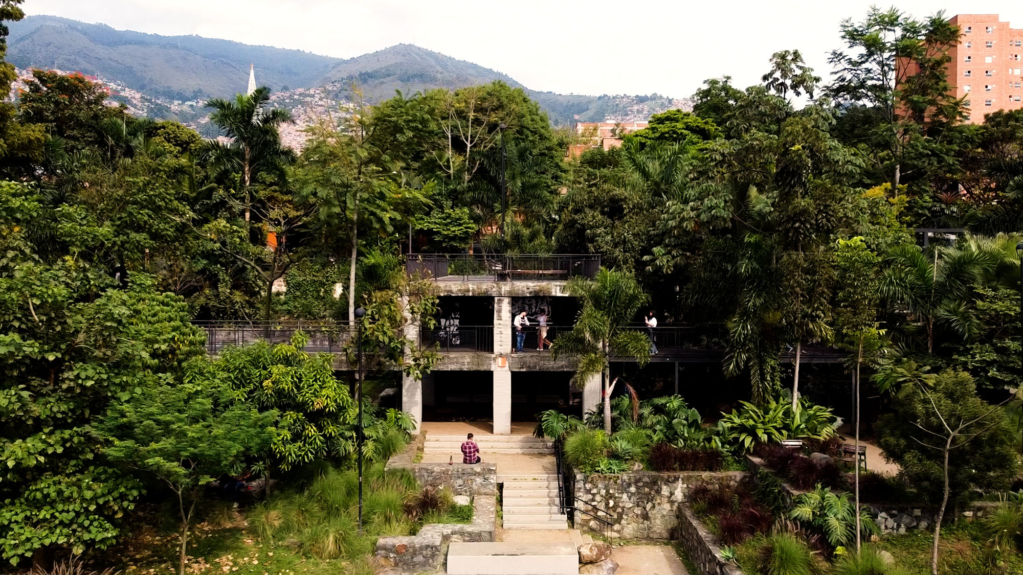 〈プラド地区の公園(Park in the Prado Neighborhood)〉Connatural