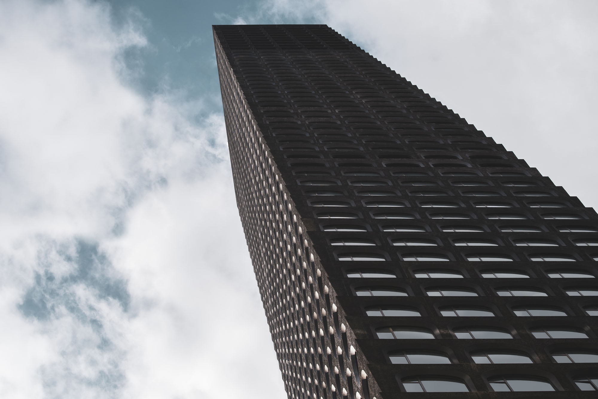〈130 William〉アジャイ・アソシエイツ(Adjaye Associates)