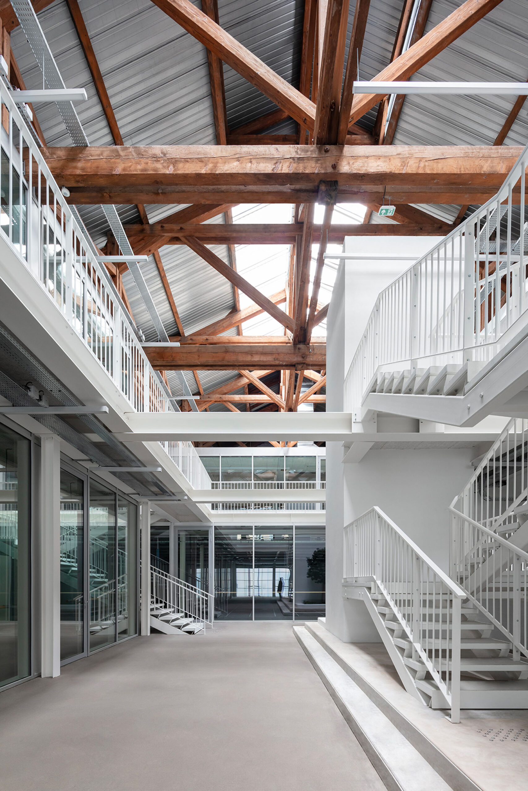 〈USMTビゾー・スポーツセンター（USMT Bizot Sports Center）〉THINK TANK architecture