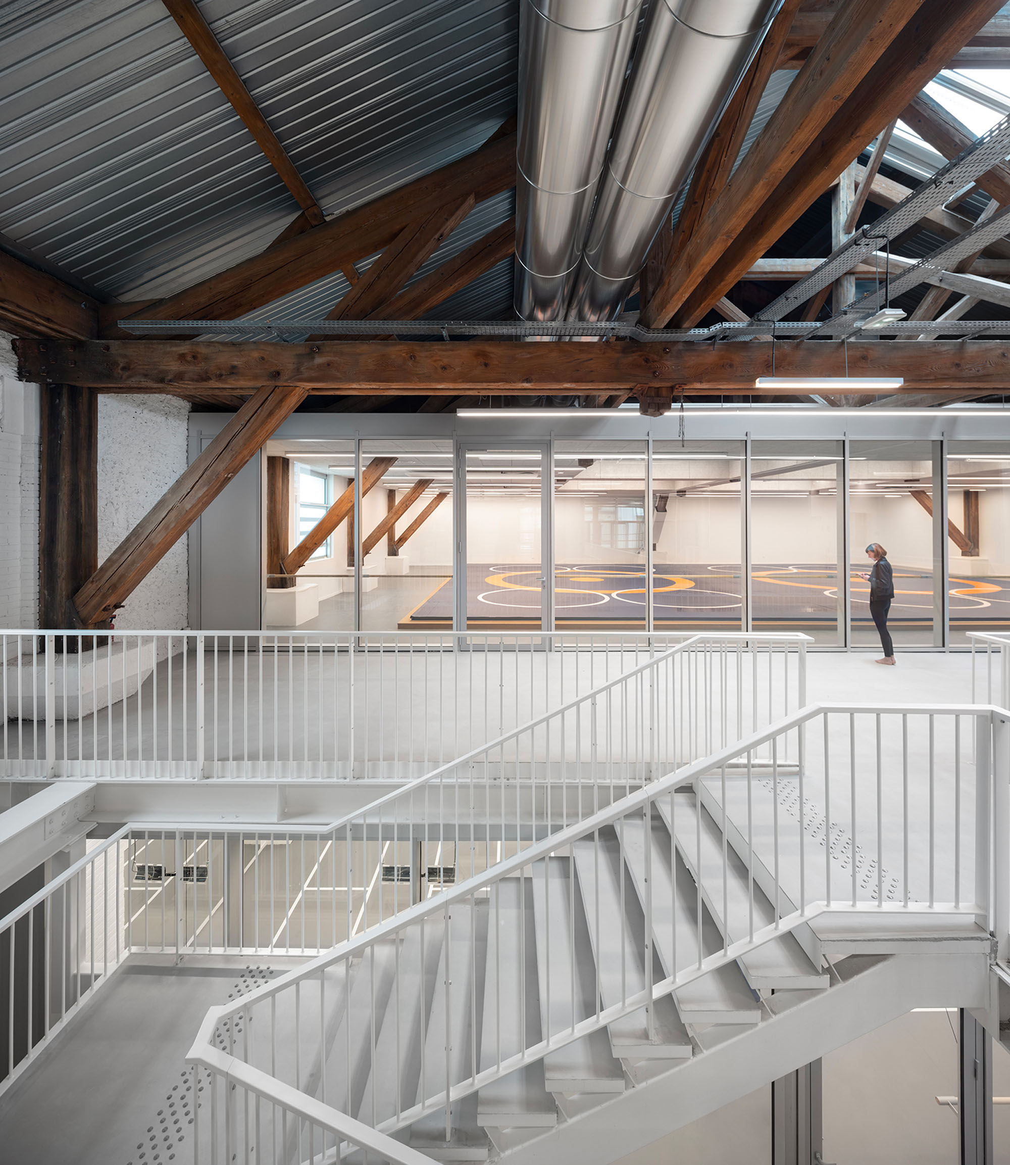 〈USMTビゾー・スポーツセンター（USMT Bizot Sports Center）〉THINK TANK architecture