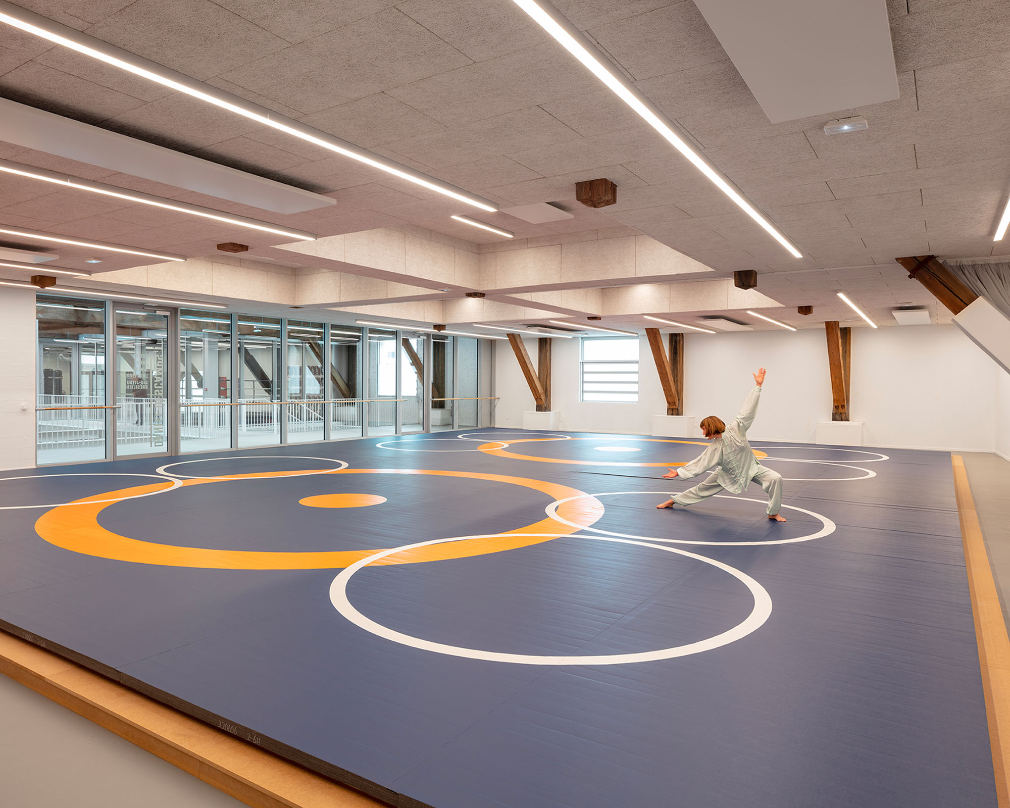〈USMTビゾー・スポーツセンター（USMT Bizot Sports Center）〉THINK TANK architecture