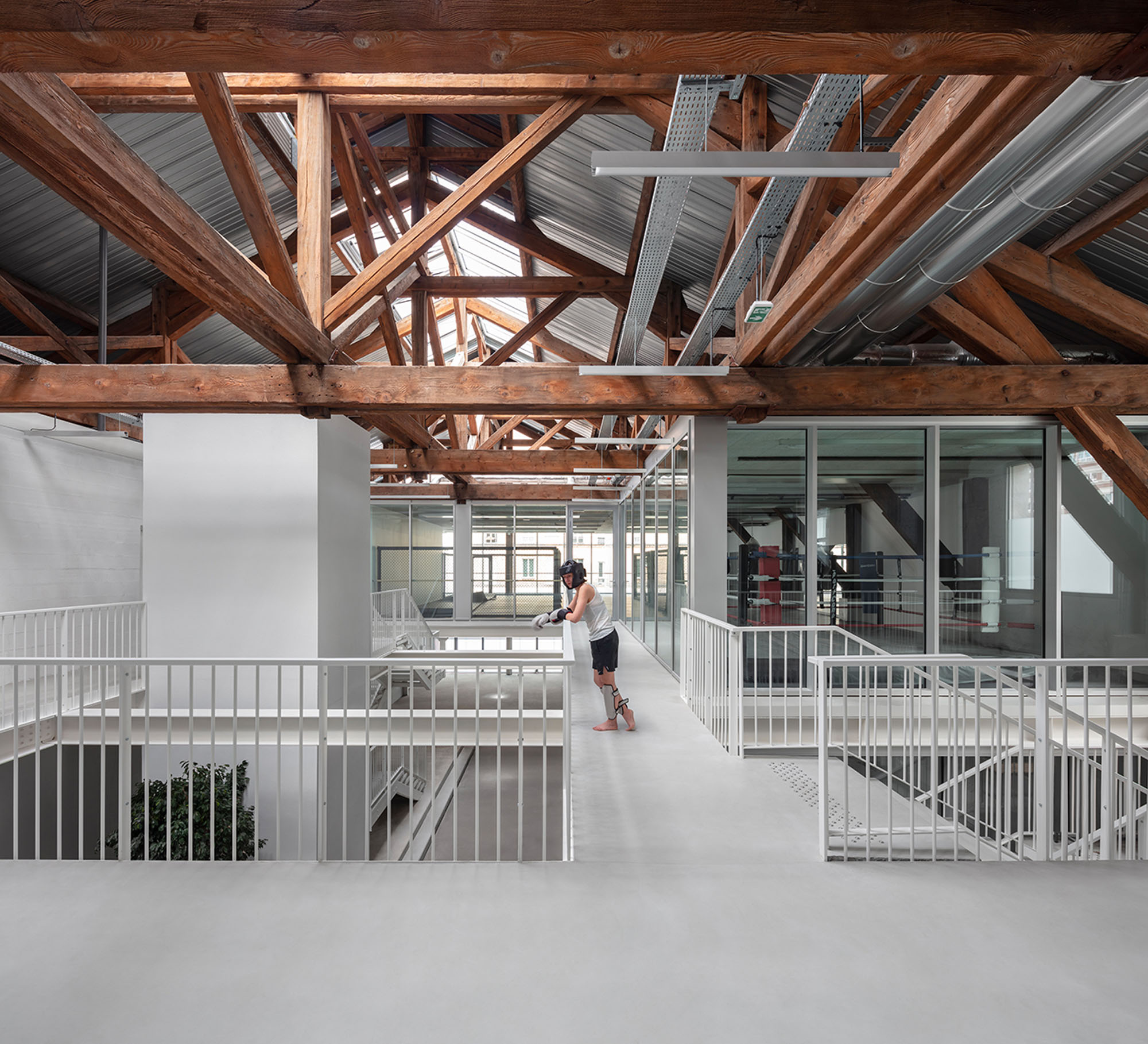 〈USMTビゾー・スポーツセンター（USMT Bizot Sports Center）〉THINK TANK architecture