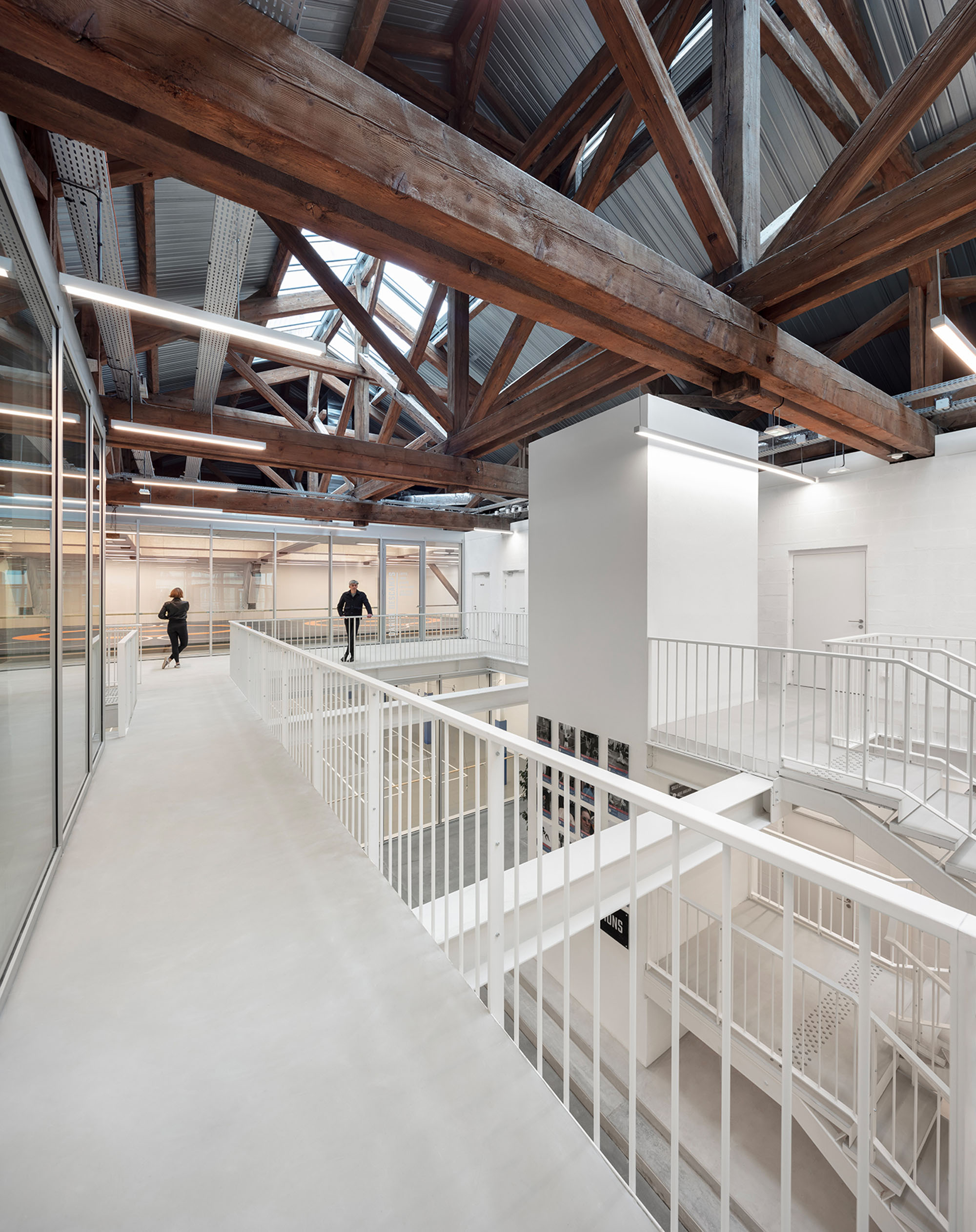 〈USMTビゾー・スポーツセンター（USMT Bizot Sports Center）〉THINK TANK architecture