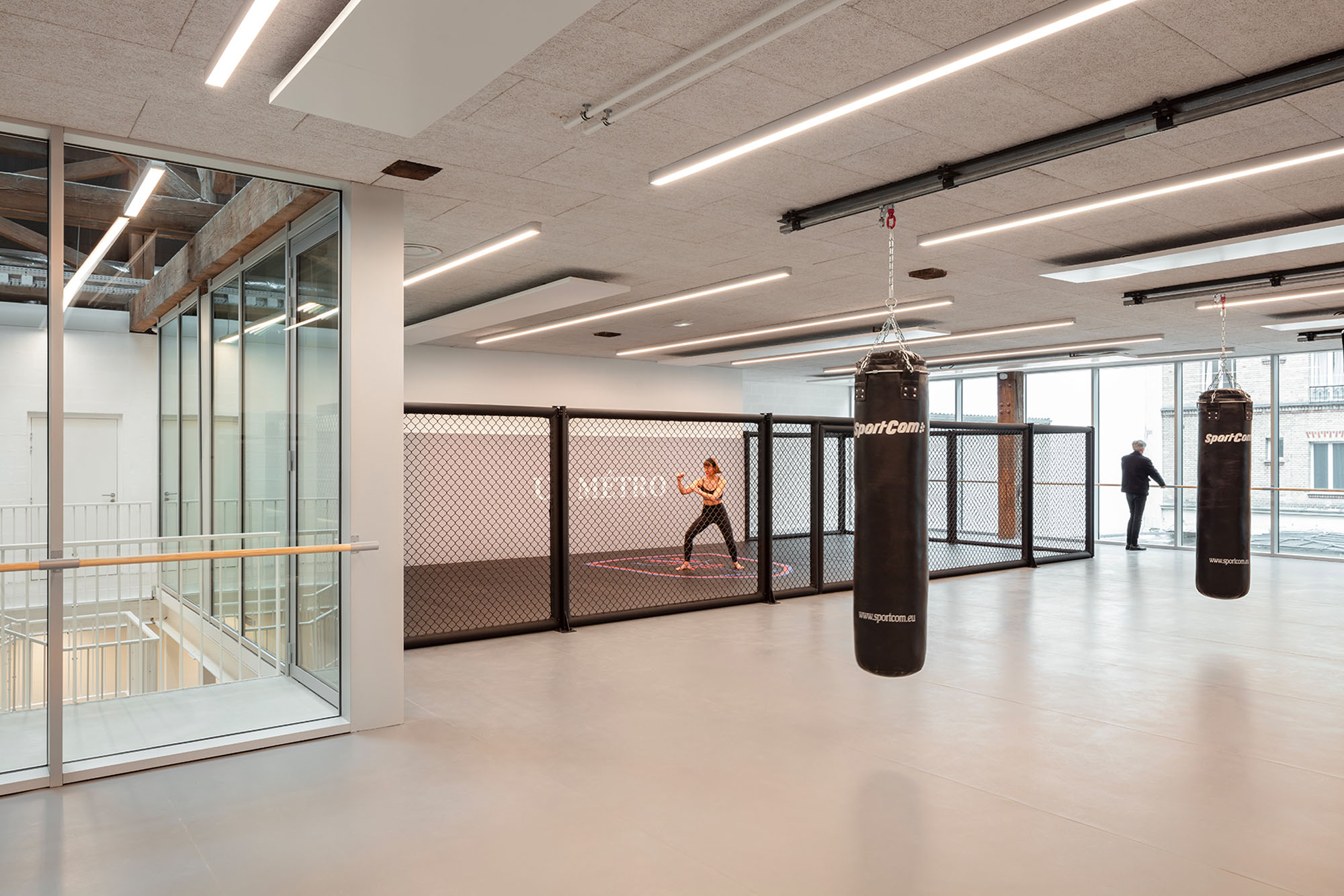 〈USMTビゾー・スポーツセンター（USMT Bizot Sports Center）〉THINK TANK architecture