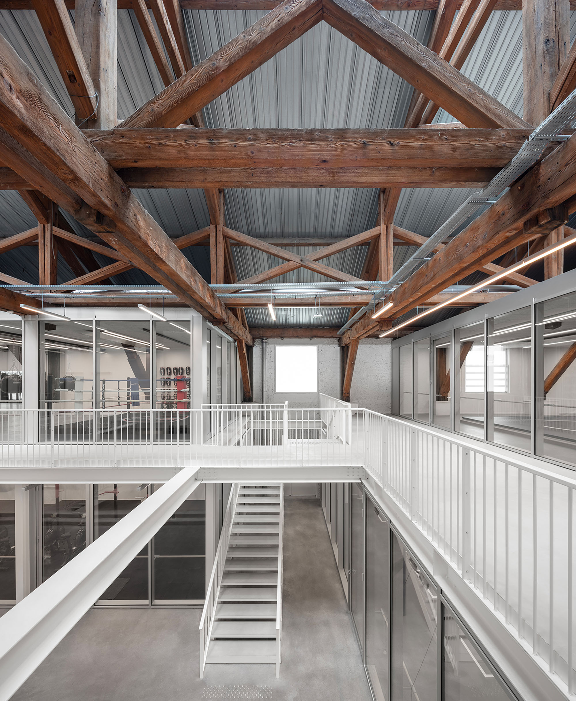 〈USMTビゾー・スポーツセンター（USMT Bizot Sports Center）〉THINK TANK architecture