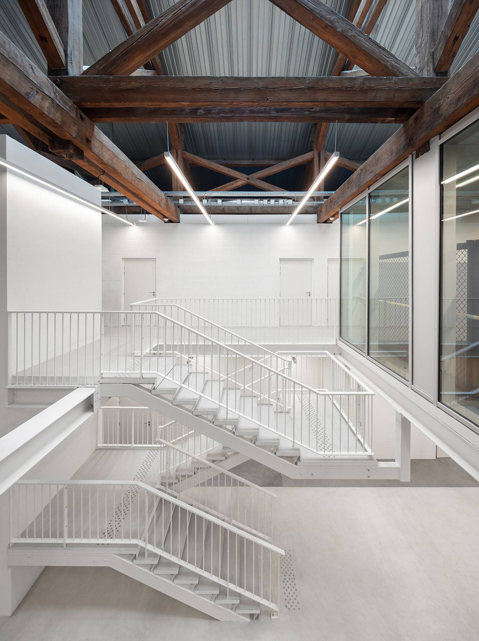 〈USMTビゾー・スポーツセンター（USMT Bizot Sports Center）〉THINK TANK architecture