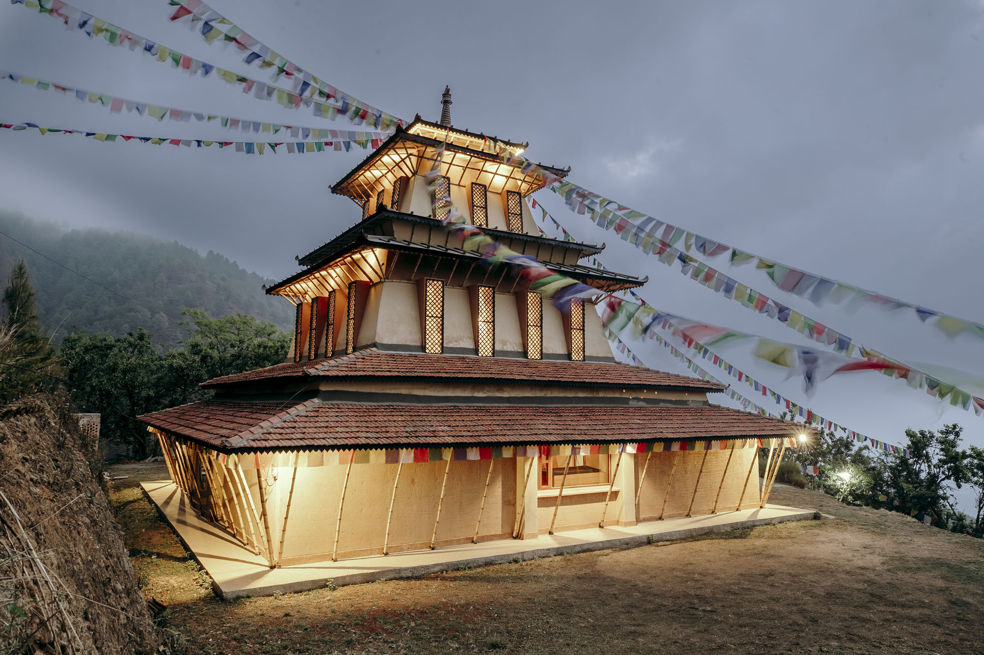 〈マハムドラ瞑想センター（Mahamudra Meditation Center）〉ABARI