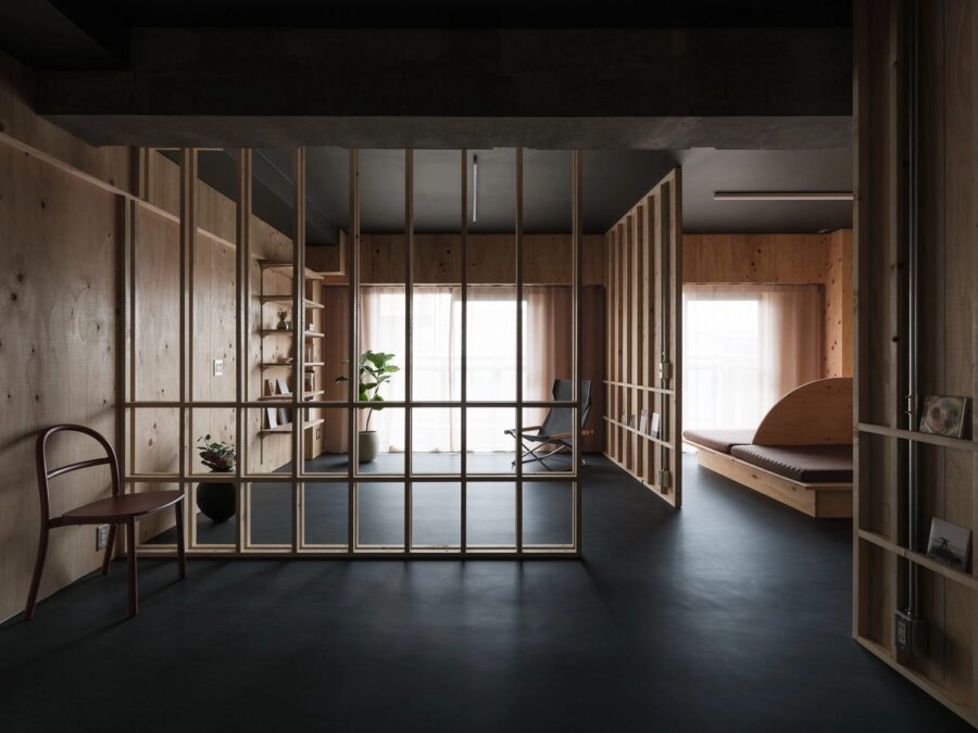 ATELIER405が大阪府で手掛けた、「伸縮する空間」が家族の距離をルーズに繋ぐ〈袖壁の間〉