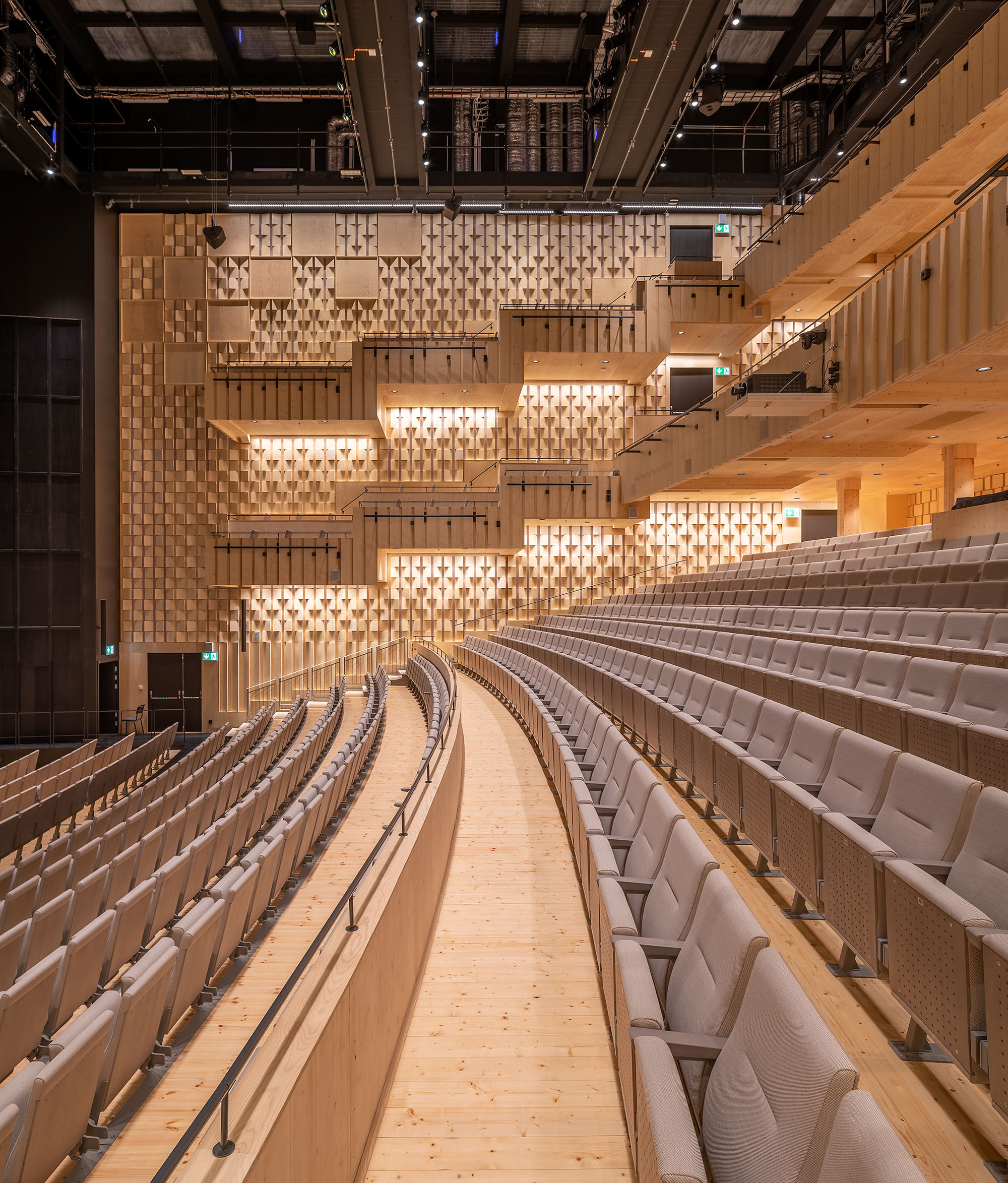 〈サラ・カルチャーセンター（Sara Cultural Centre）〉White Arkitekter
