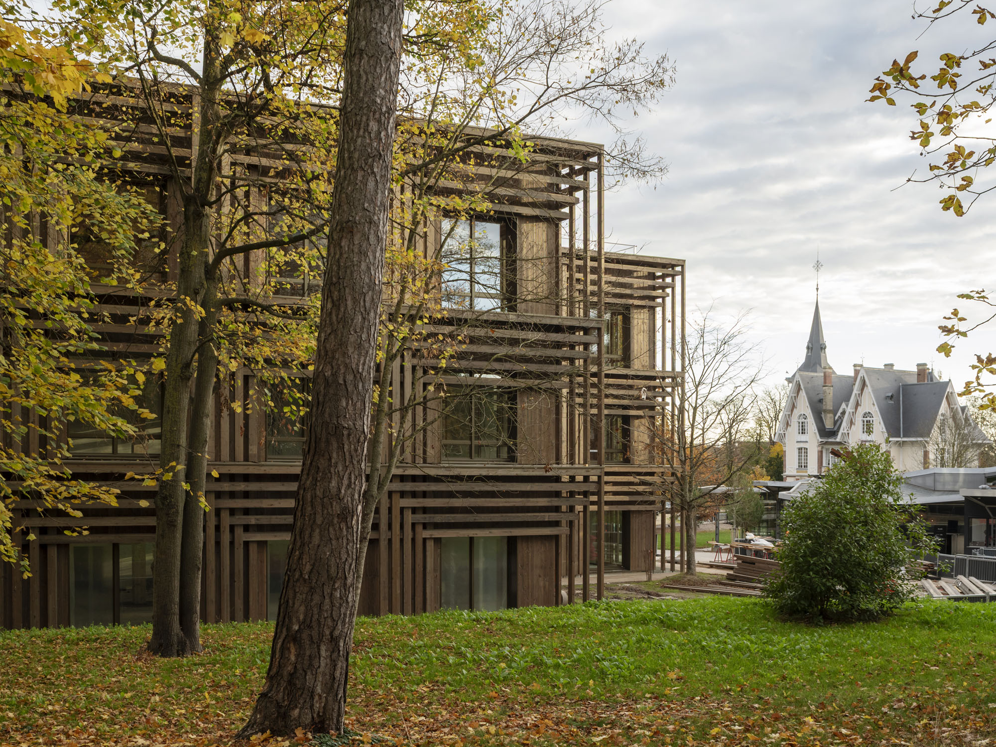 〈IXCAMPUS〉バウムシュラーガー・エベルレ・アーキテクツ（Baumschlager Eberle Architects）