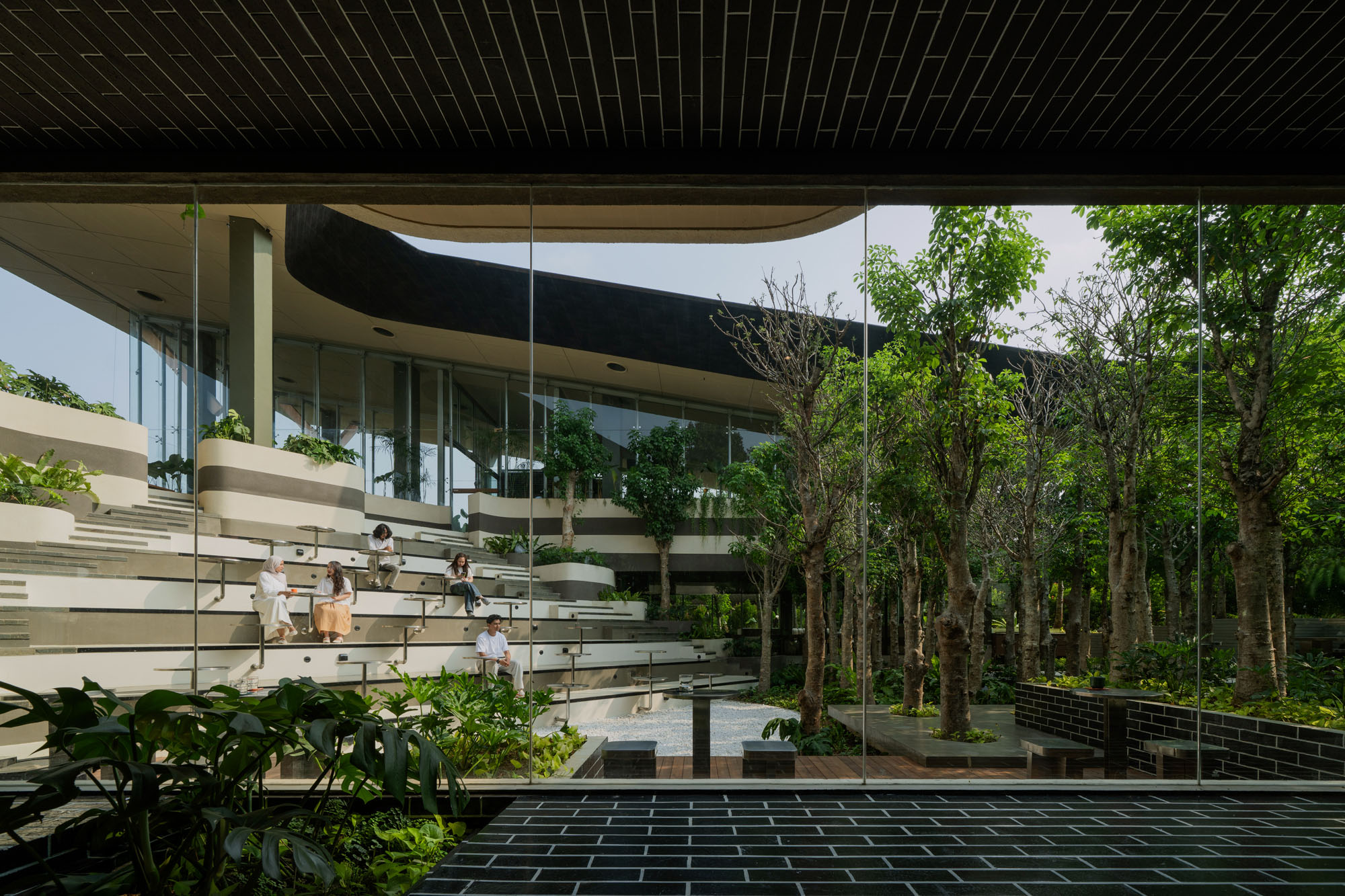 〈ミッテ・オブリーク・ガーデン(Mitte Oblique Garden)〉RAD+ar(Research Artistic Design + architecture)