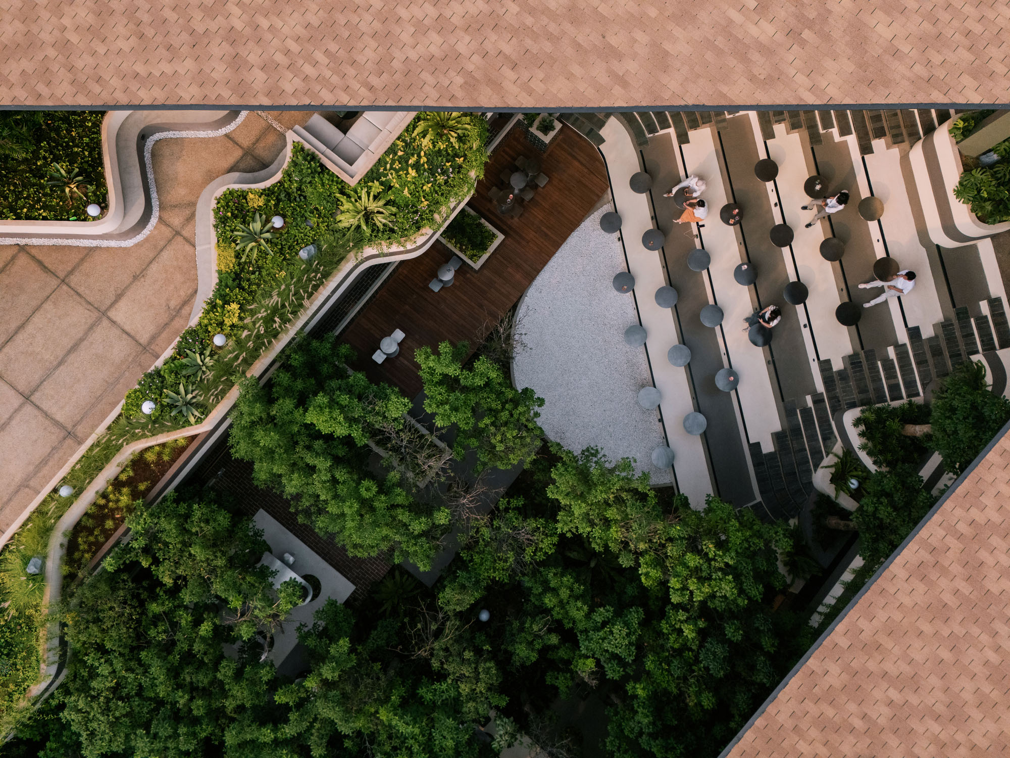 〈ミッテ・オブリーク・ガーデン(Mitte Oblique Garden)〉RAD+ar(Research Artistic Design + architecture)