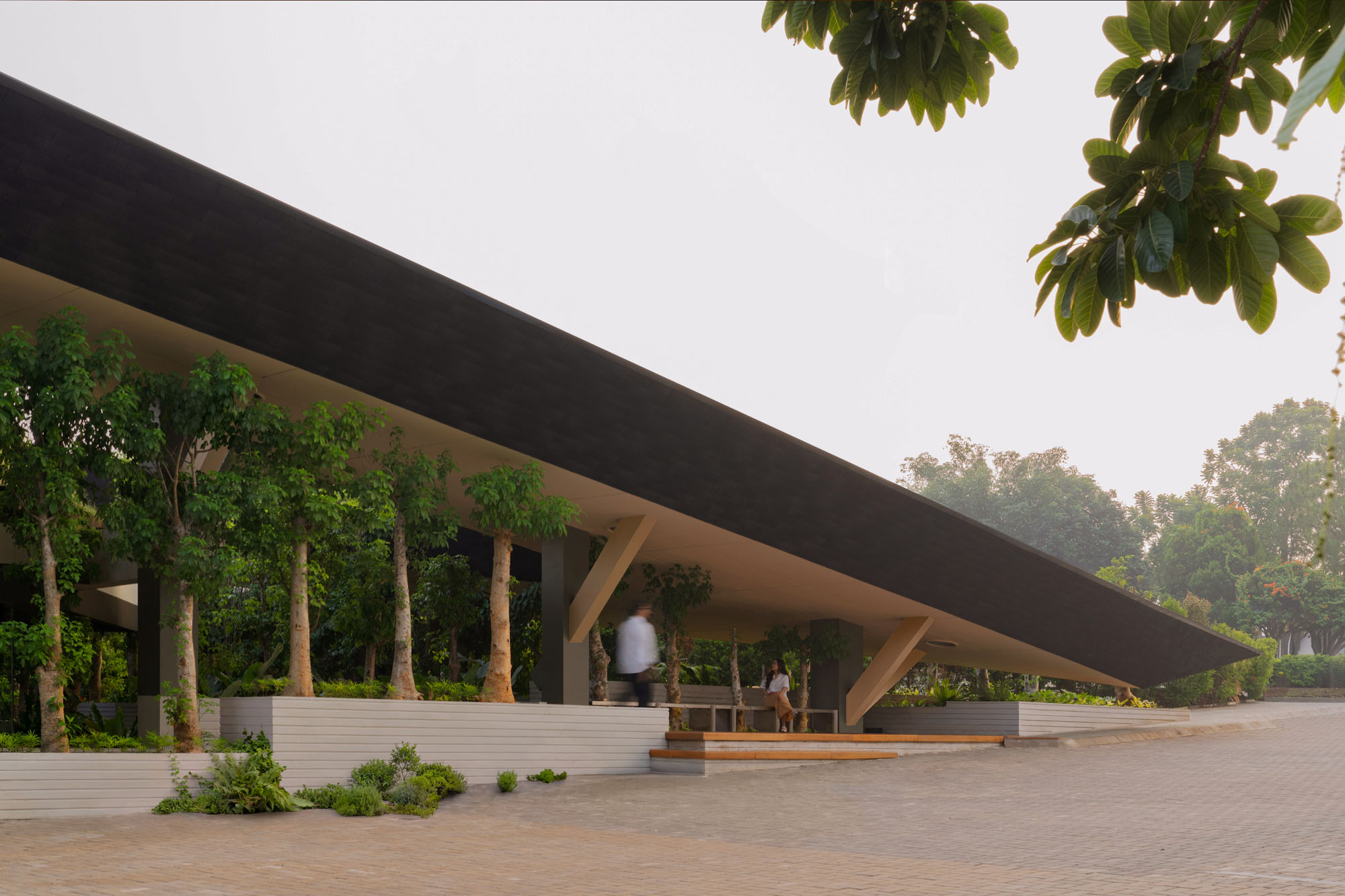 〈ミッテ・オブリーク・ガーデン(Mitte Oblique Garden)〉RAD+ar(Research Artistic Design + architecture)
