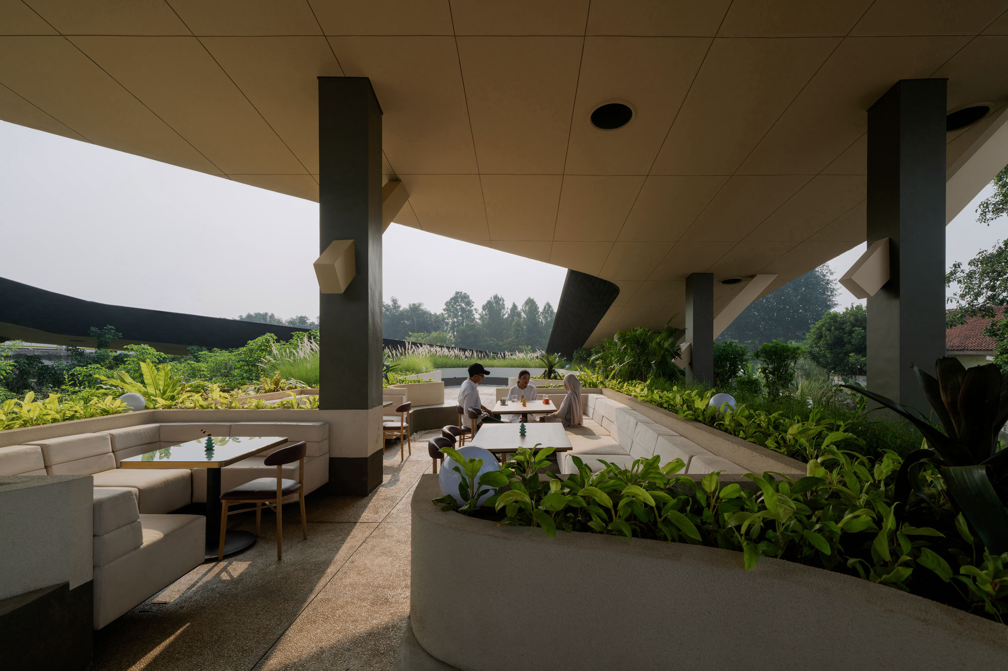 〈ミッテ・オブリーク・ガーデン(Mitte Oblique Garden)〉RAD+ar(Research Artistic Design + architecture)