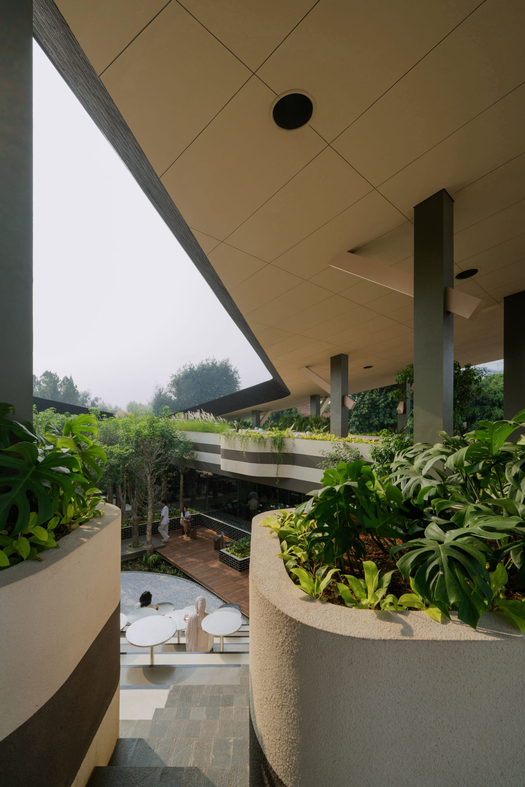 〈ミッテ・オブリーク・ガーデン(Mitte Oblique Garden)〉RAD+ar(Research Artistic Design + architecture)