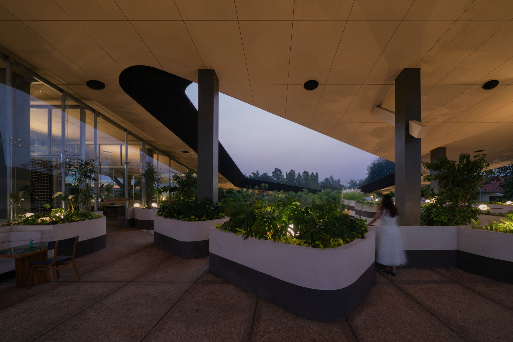 〈ミッテ・オブリーク・ガーデン(Mitte Oblique Garden)〉RAD+ar(Research Artistic Design + architecture)
