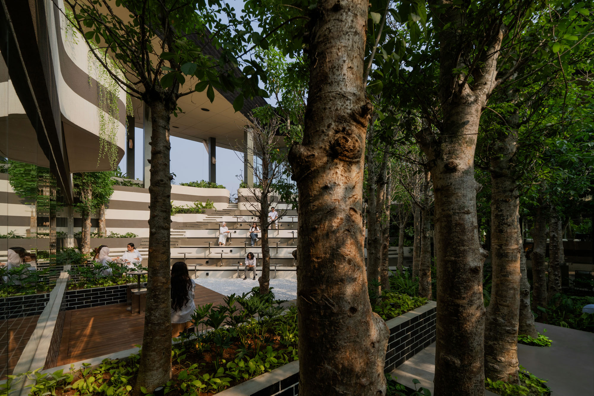 〈ミッテ・オブリーク・ガーデン(Mitte Oblique Garden)〉RAD+ar(Research Artistic Design + architecture)
