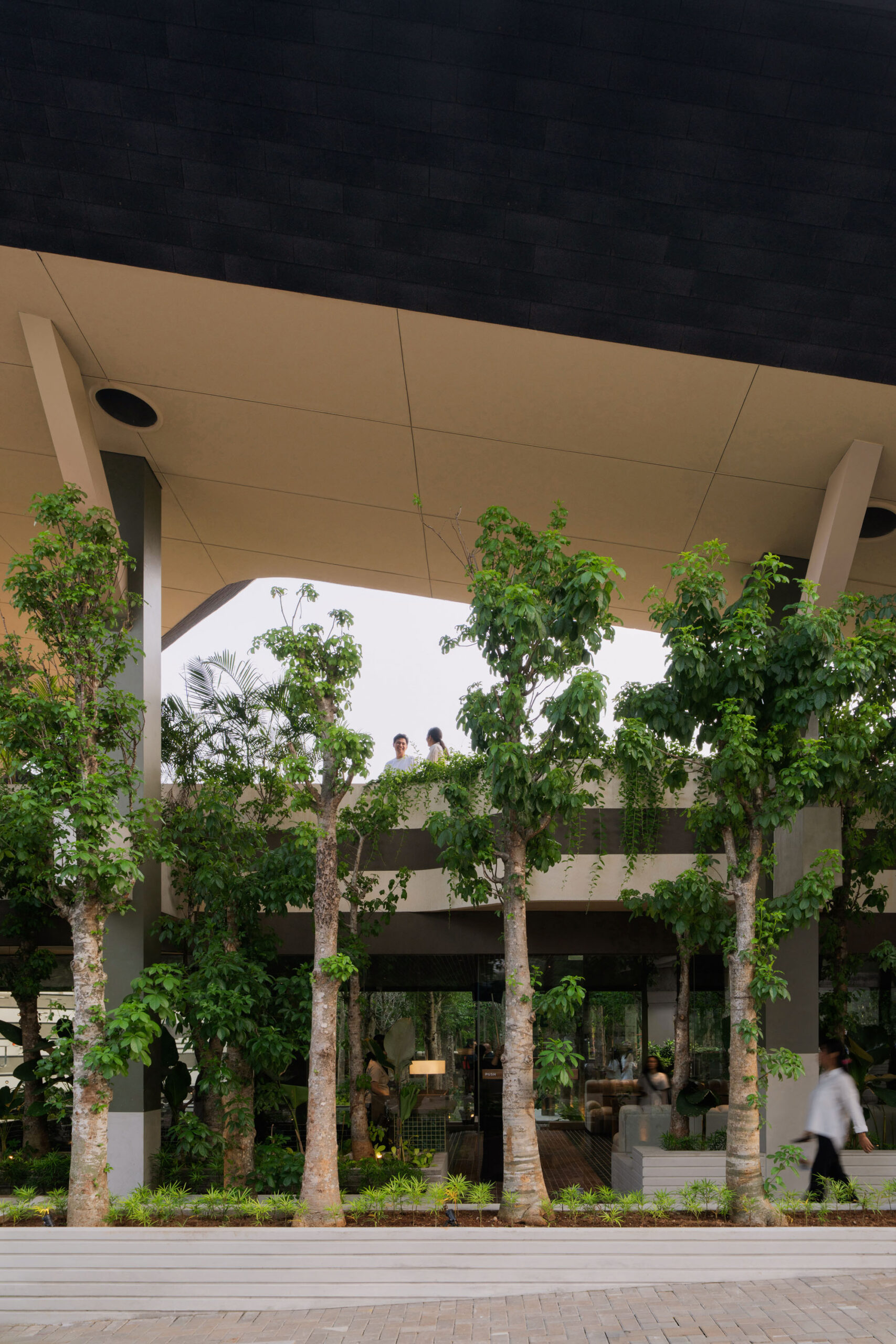 〈ミッテ・オブリーク・ガーデン(Mitte Oblique Garden)〉RAD+ar(Research Artistic Design + architecture)