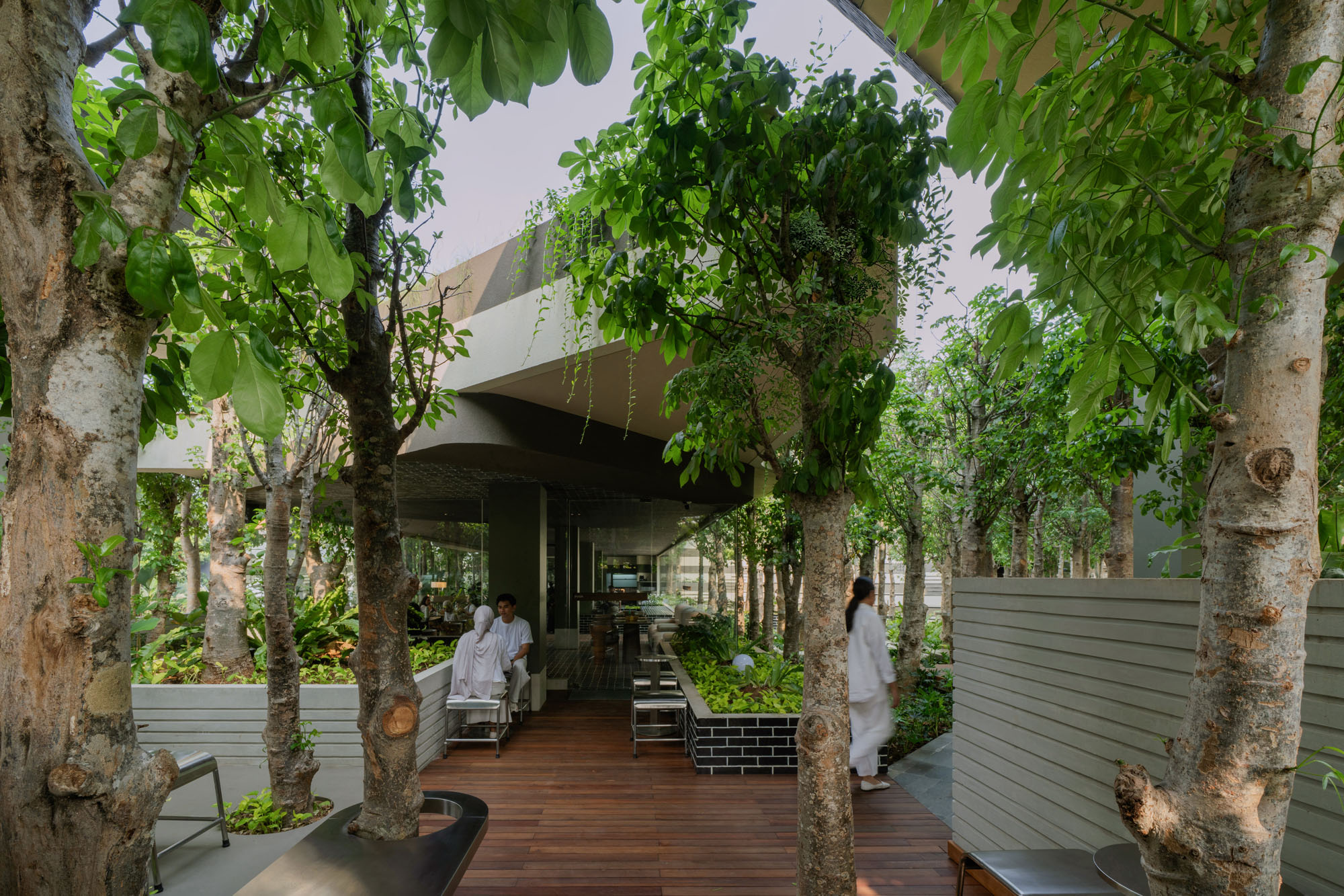 〈ミッテ・オブリーク・ガーデン(Mitte Oblique Garden)〉RAD+ar(Research Artistic Design + architecture)