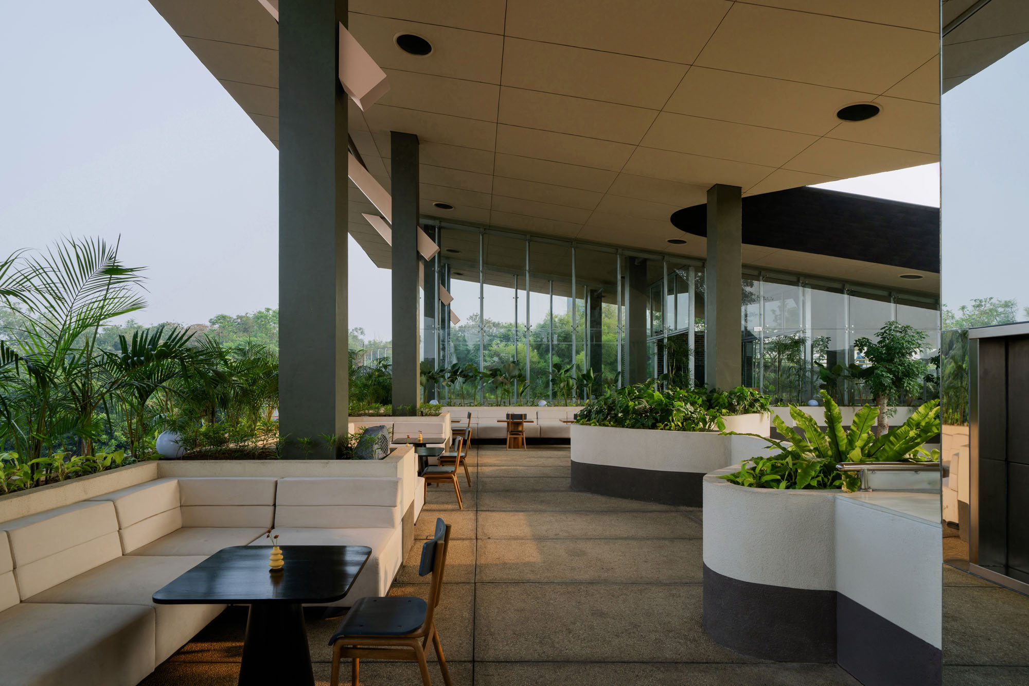 〈ミッテ・オブリーク・ガーデン(Mitte Oblique Garden)〉RAD+ar(Research Artistic Design + architecture)