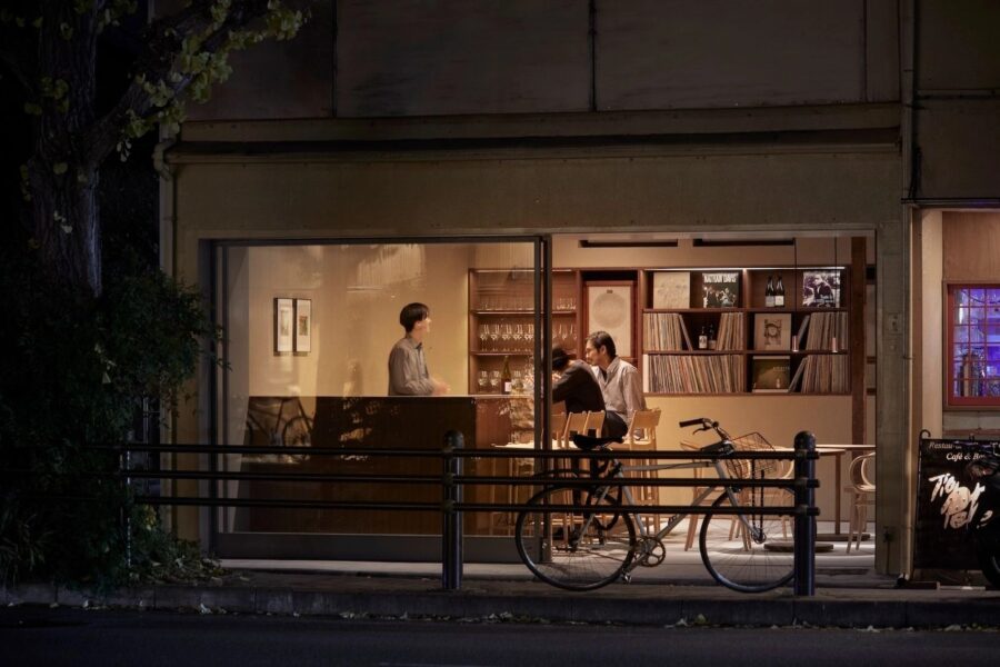カウンターの背に作業台を置かない。常に客席と向き合う京都のワインと音楽の店〈HOWENE〉 / Souta Yoriki