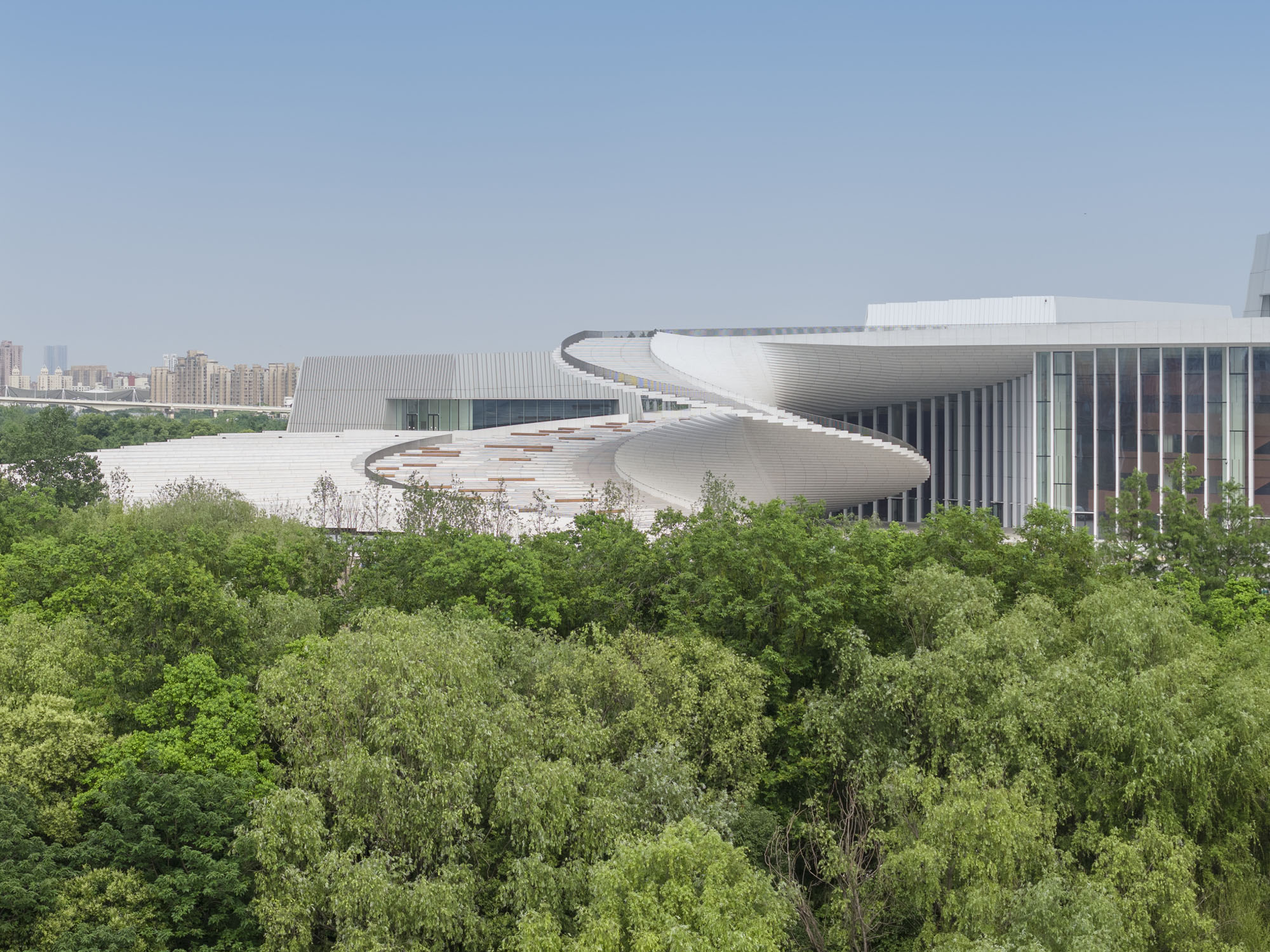 〈上海グランドオペラハウス（Shanghai Grand Opera House）〉スノヘッタ（Snøhetta）