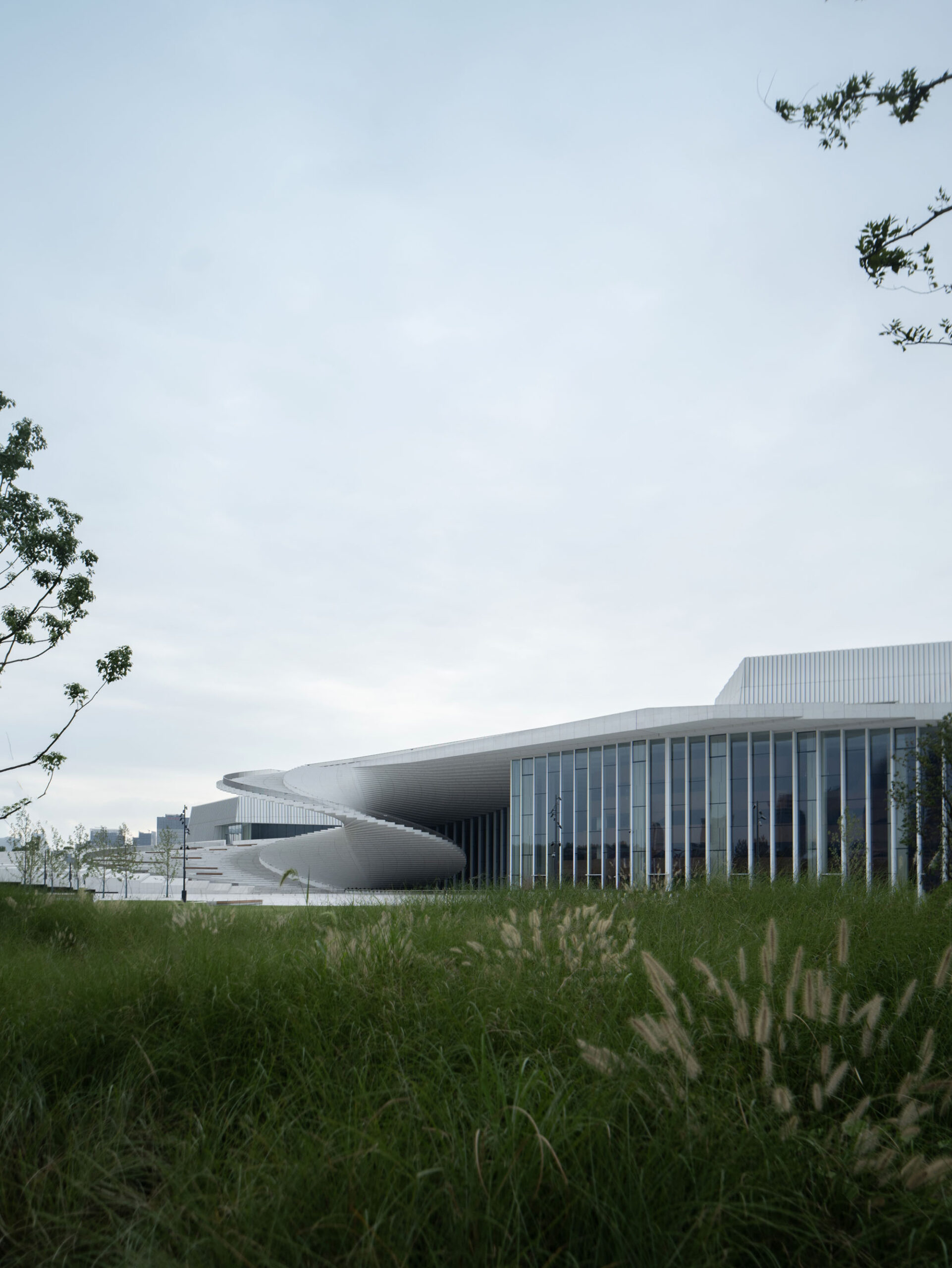 〈上海グランドオペラハウス（Shanghai Grand Opera House）〉スノヘッタ（Snøhetta）