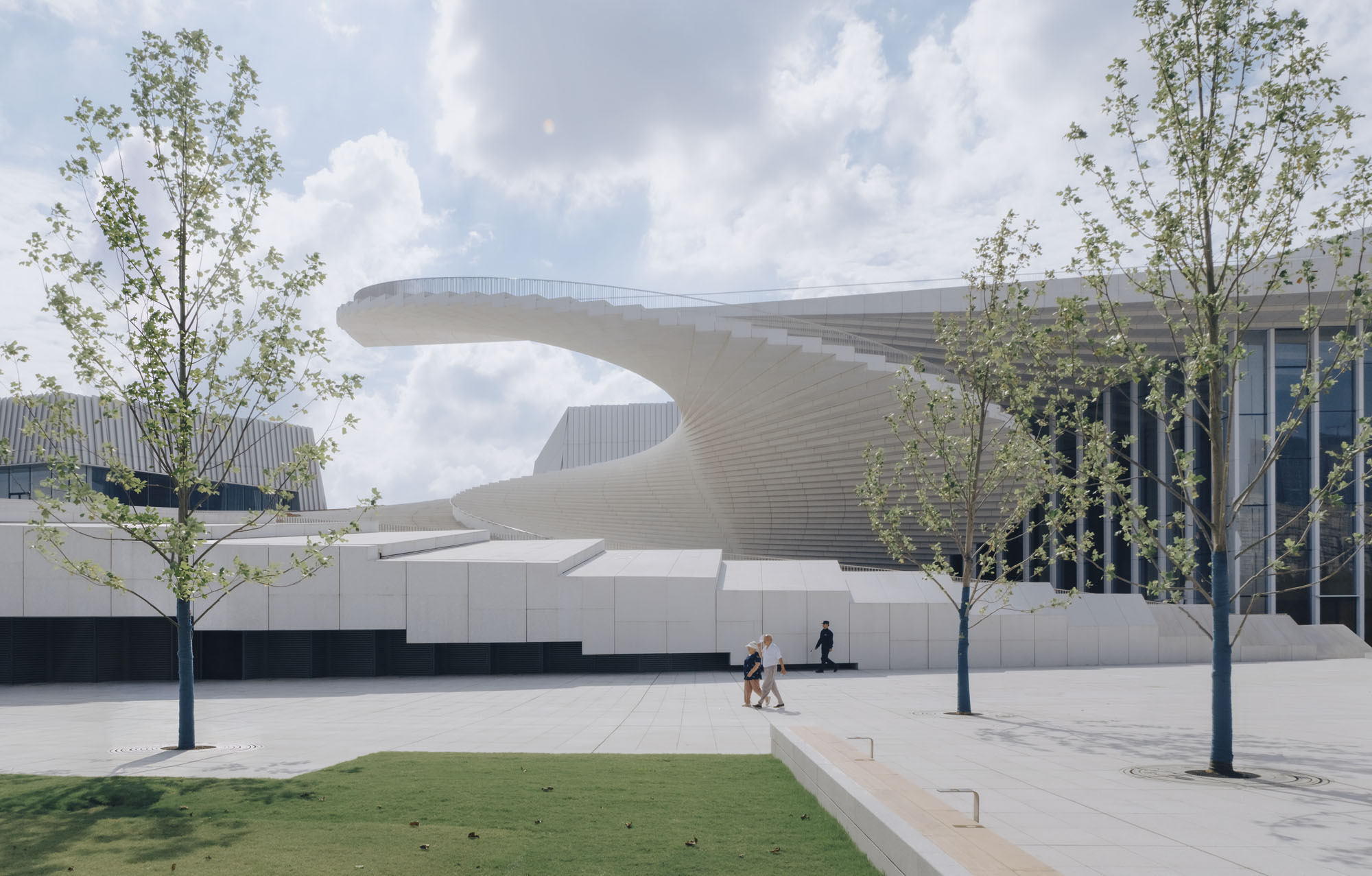 〈上海グランドオペラハウス（Shanghai Grand Opera House）〉スノヘッタ（Snøhetta）