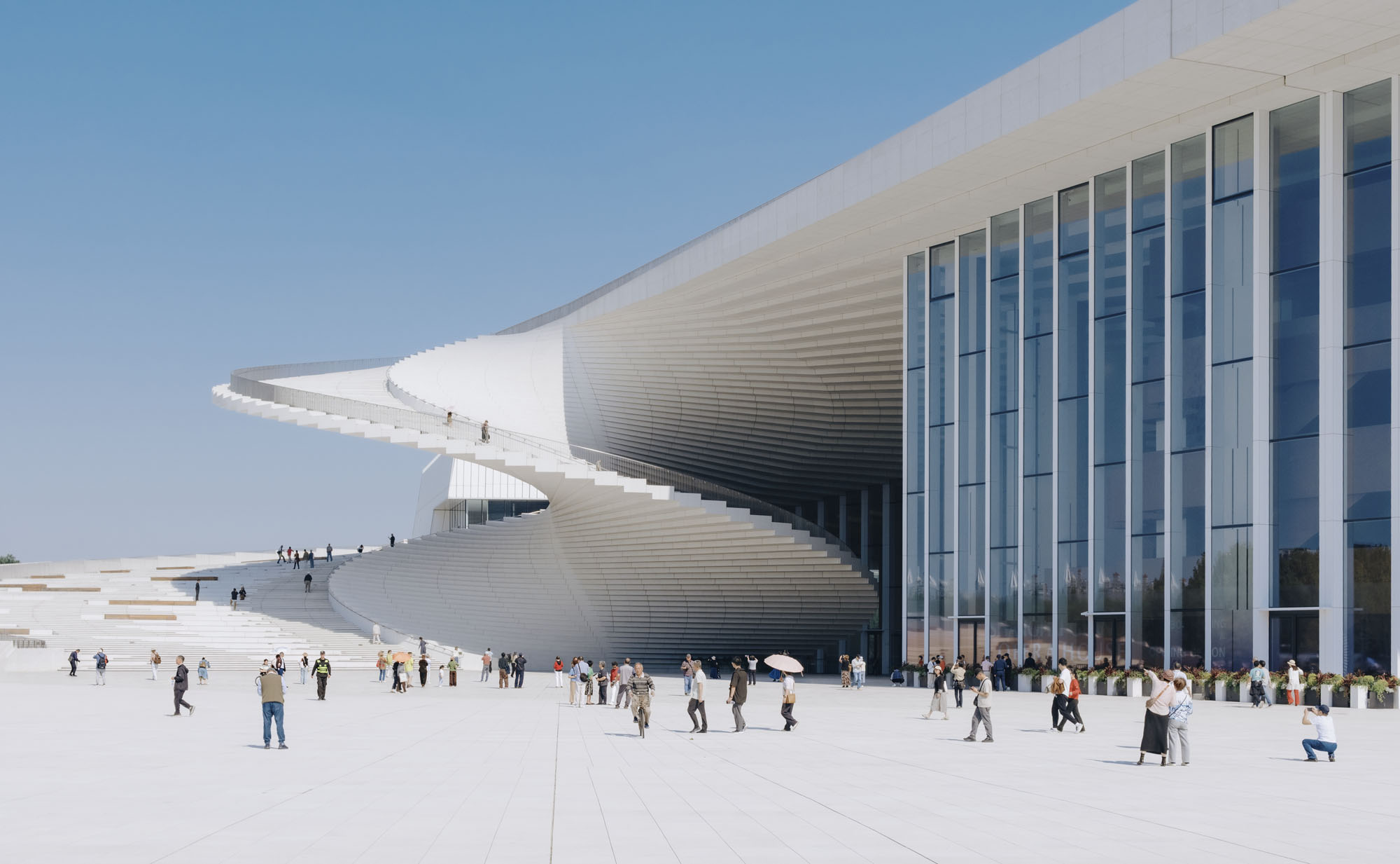 〈上海グランドオペラハウス（Shanghai Grand Opera House）〉スノヘッタ（Snøhetta）