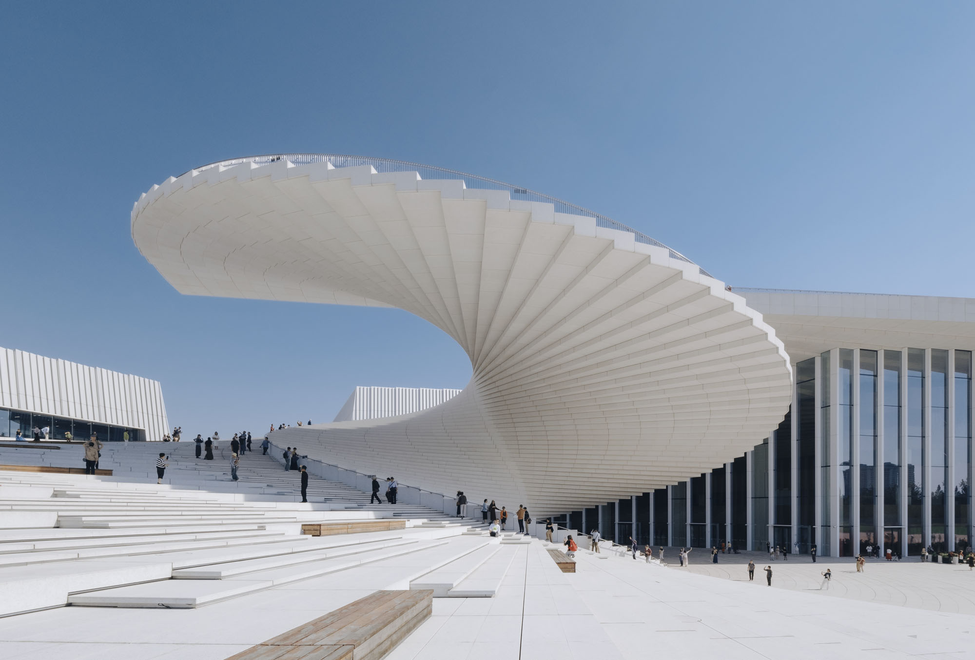 〈上海グランドオペラハウス（Shanghai Grand Opera House）〉スノヘッタ（Snøhetta）