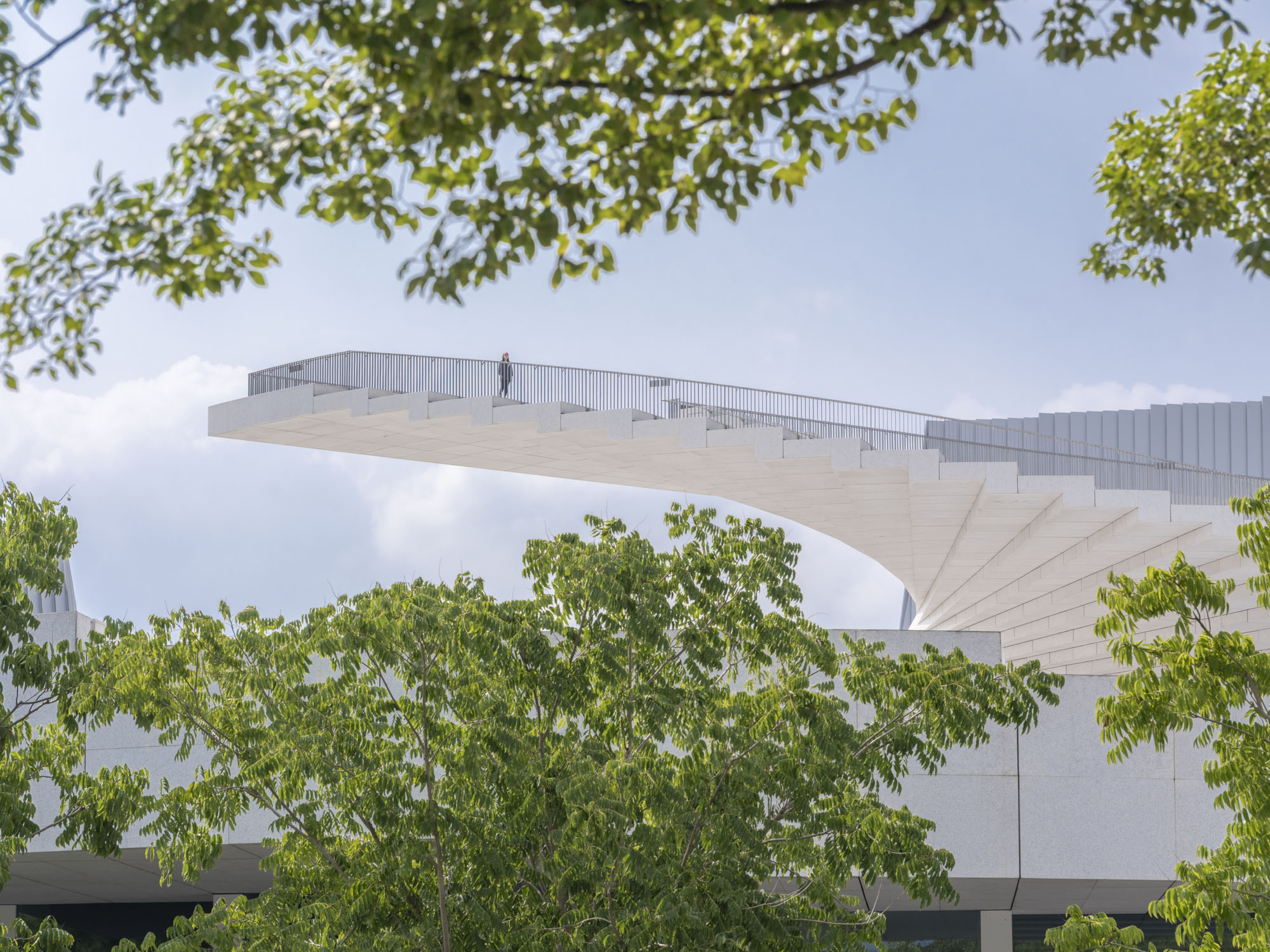 〈上海グランドオペラハウス（Shanghai Grand Opera House）〉スノヘッタ（Snøhetta）