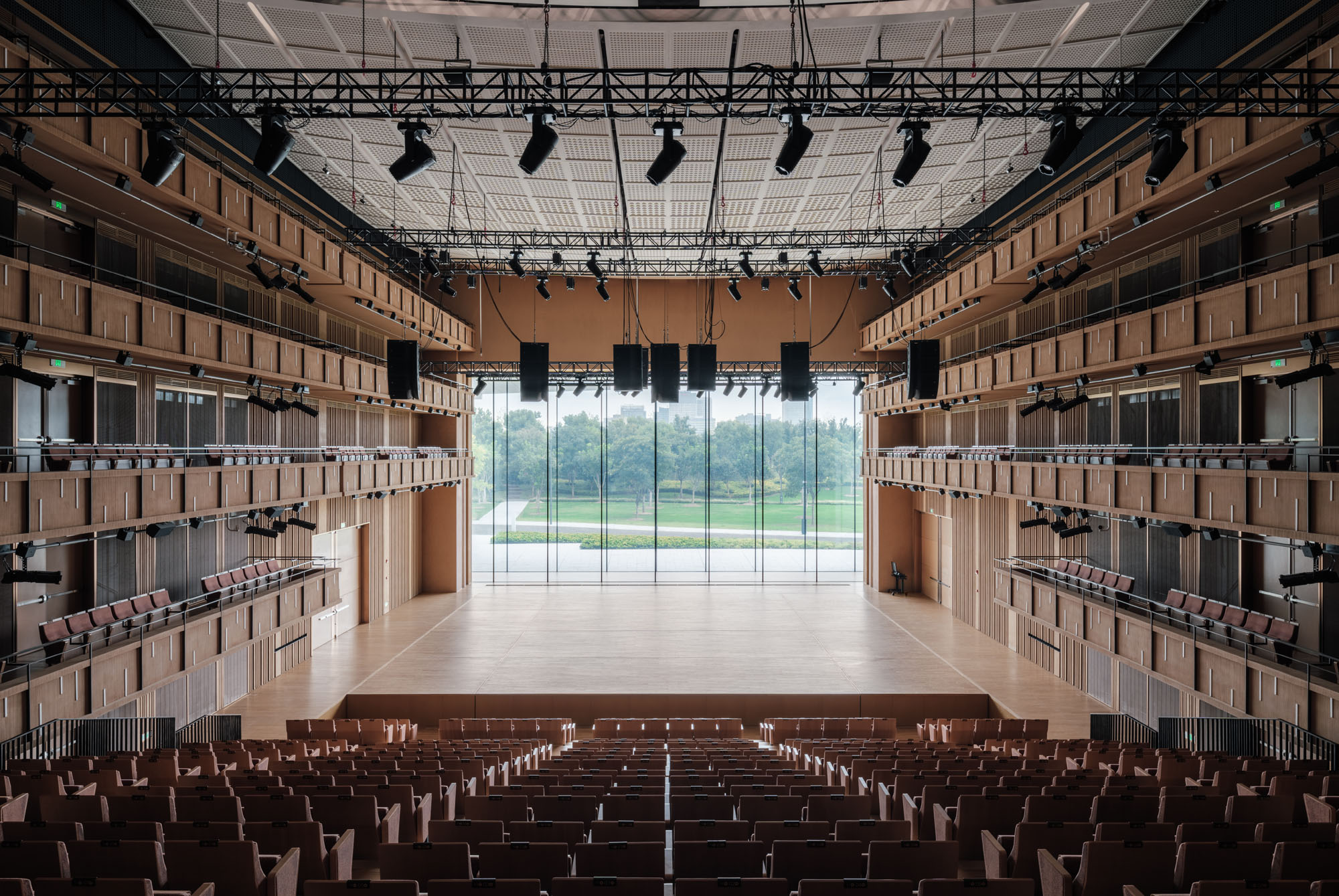 〈上海グランドオペラハウス（Shanghai Grand Opera House）〉スノヘッタ（Snøhetta）