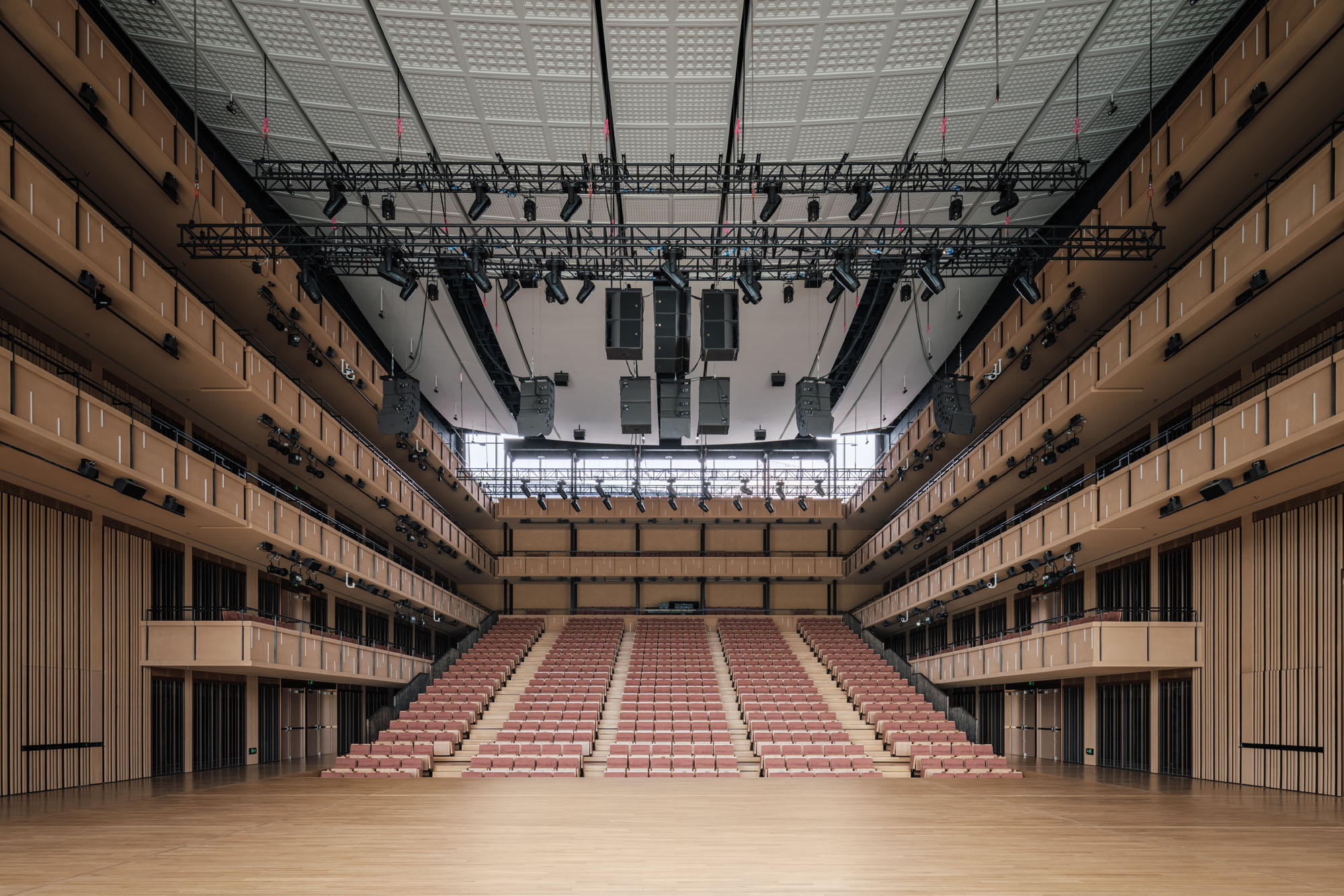 〈上海グランドオペラハウス（Shanghai Grand Opera House）〉スノヘッタ（Snøhetta）
