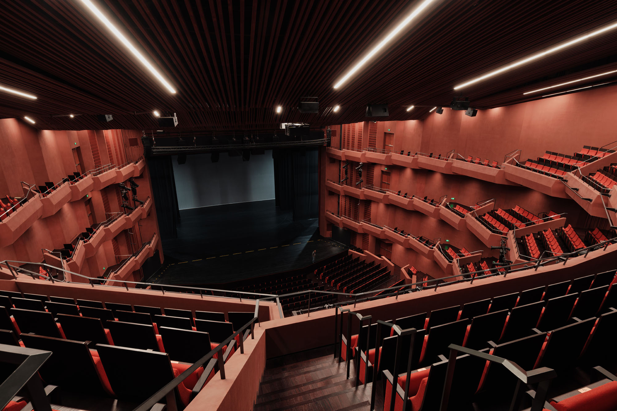 〈上海グランドオペラハウス（Shanghai Grand Opera House）〉スノヘッタ（Snøhetta）