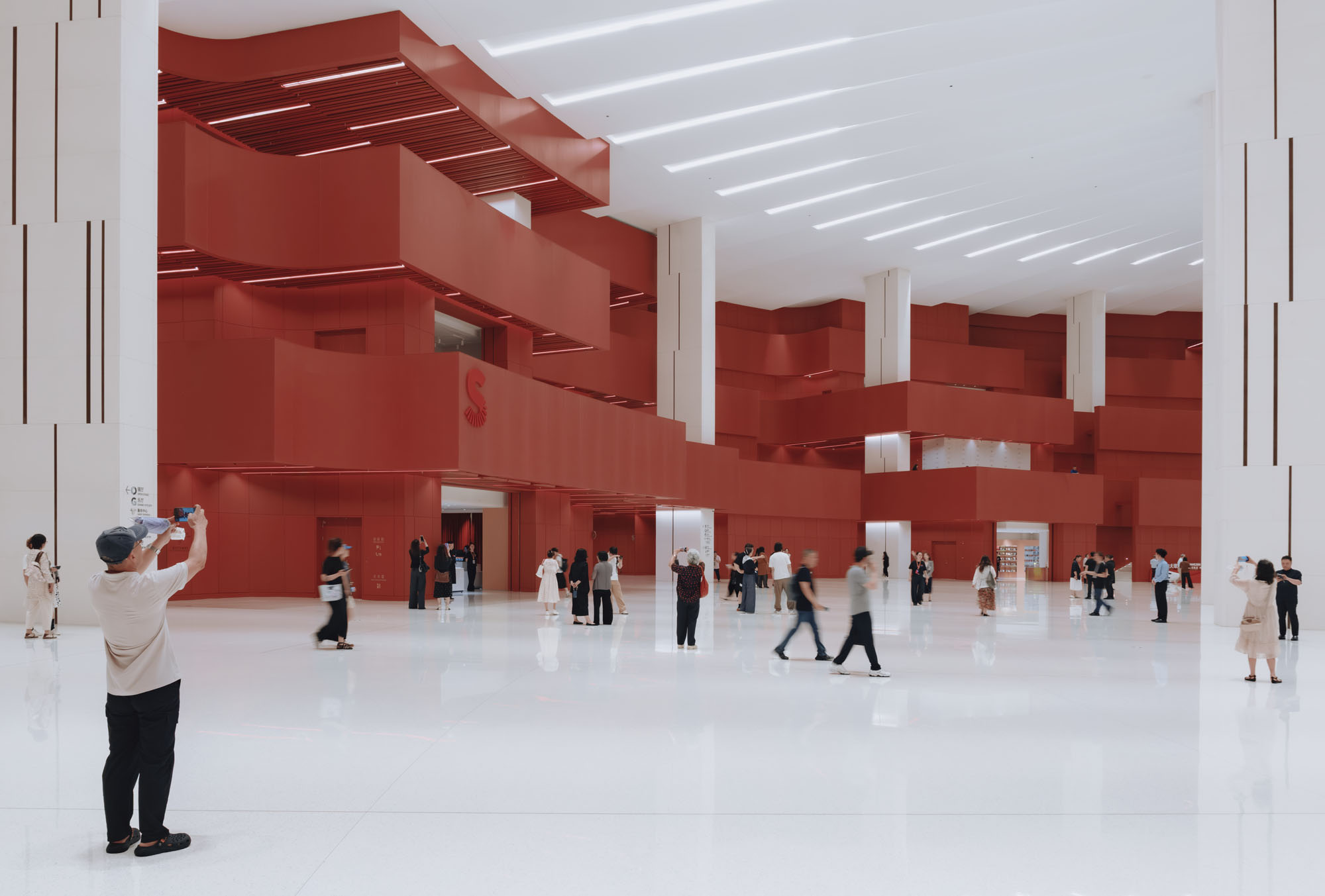 〈上海グランドオペラハウス（Shanghai Grand Opera House）〉スノヘッタ（Snøhetta）