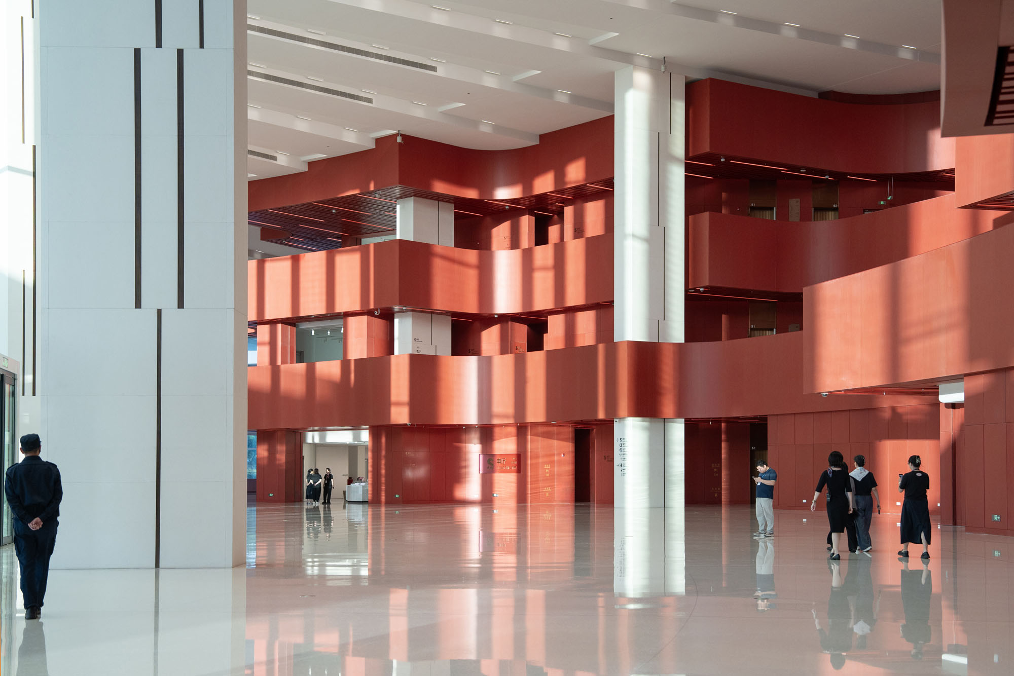 〈上海グランドオペラハウス（Shanghai Grand Opera House）〉スノヘッタ（Snøhetta）