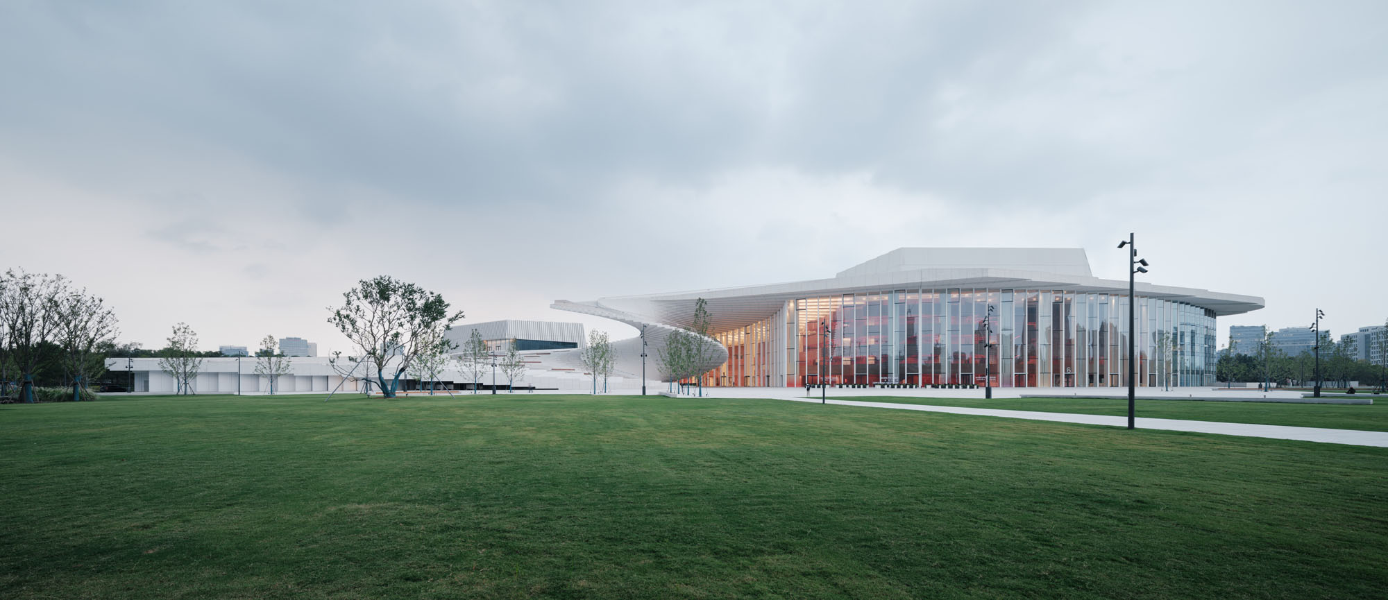 〈上海グランドオペラハウス（Shanghai Grand Opera House）〉スノヘッタ（Snøhetta）