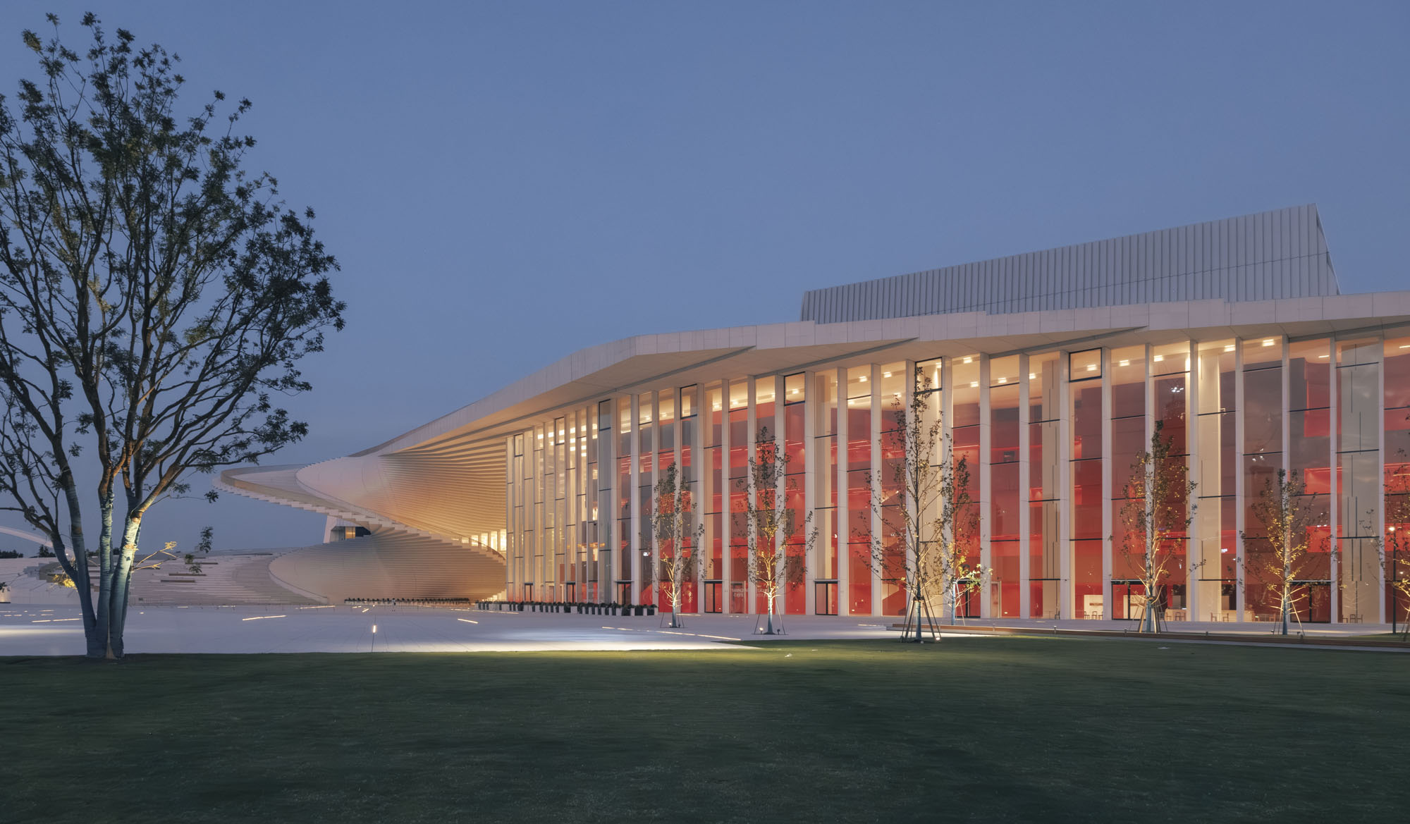 〈上海グランドオペラハウス（Shanghai Grand Opera House）〉スノヘッタ（Snøhetta）