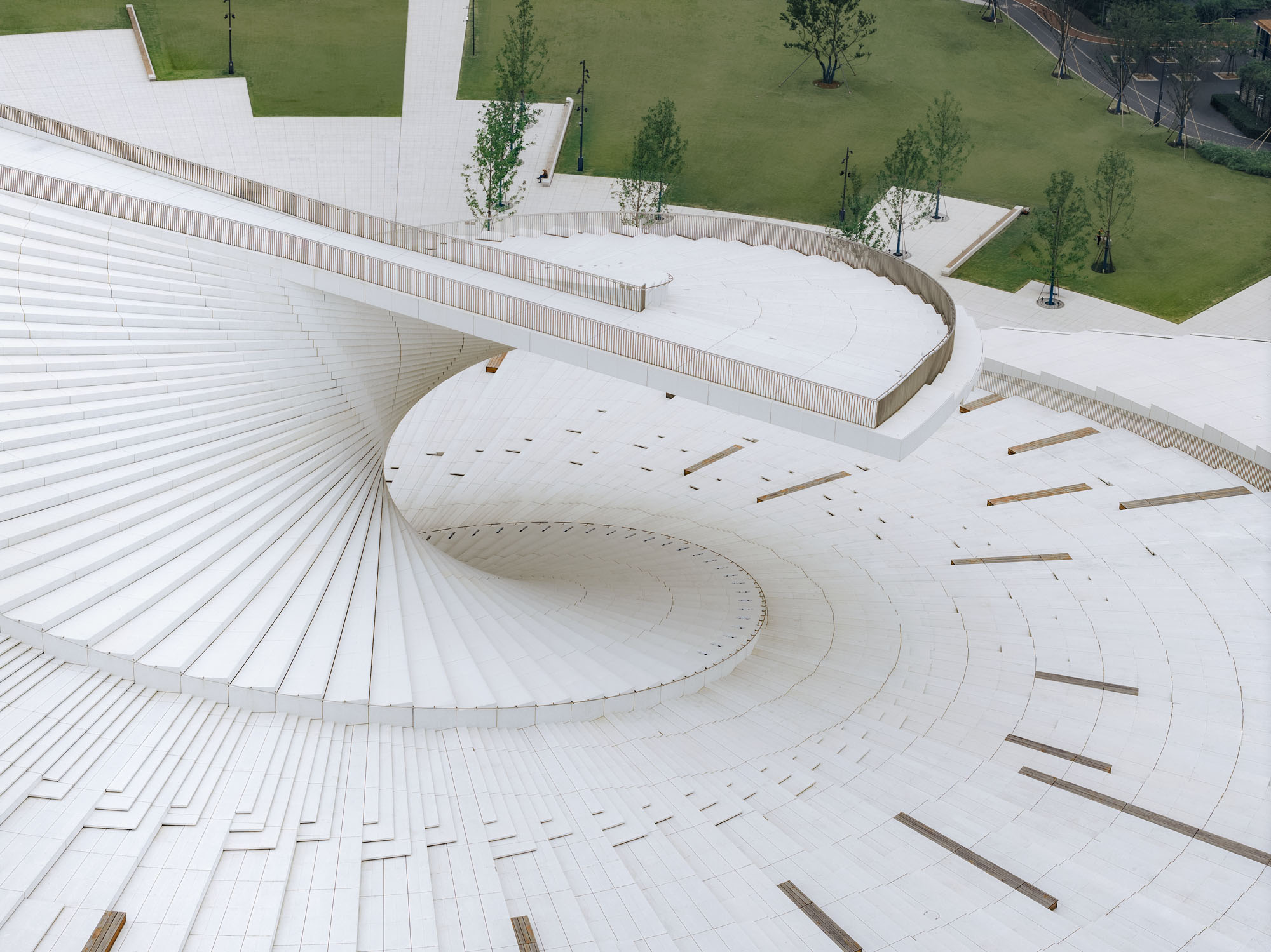 〈上海グランドオペラハウス（Shanghai Grand Opera House）〉スノヘッタ（Snøhetta）