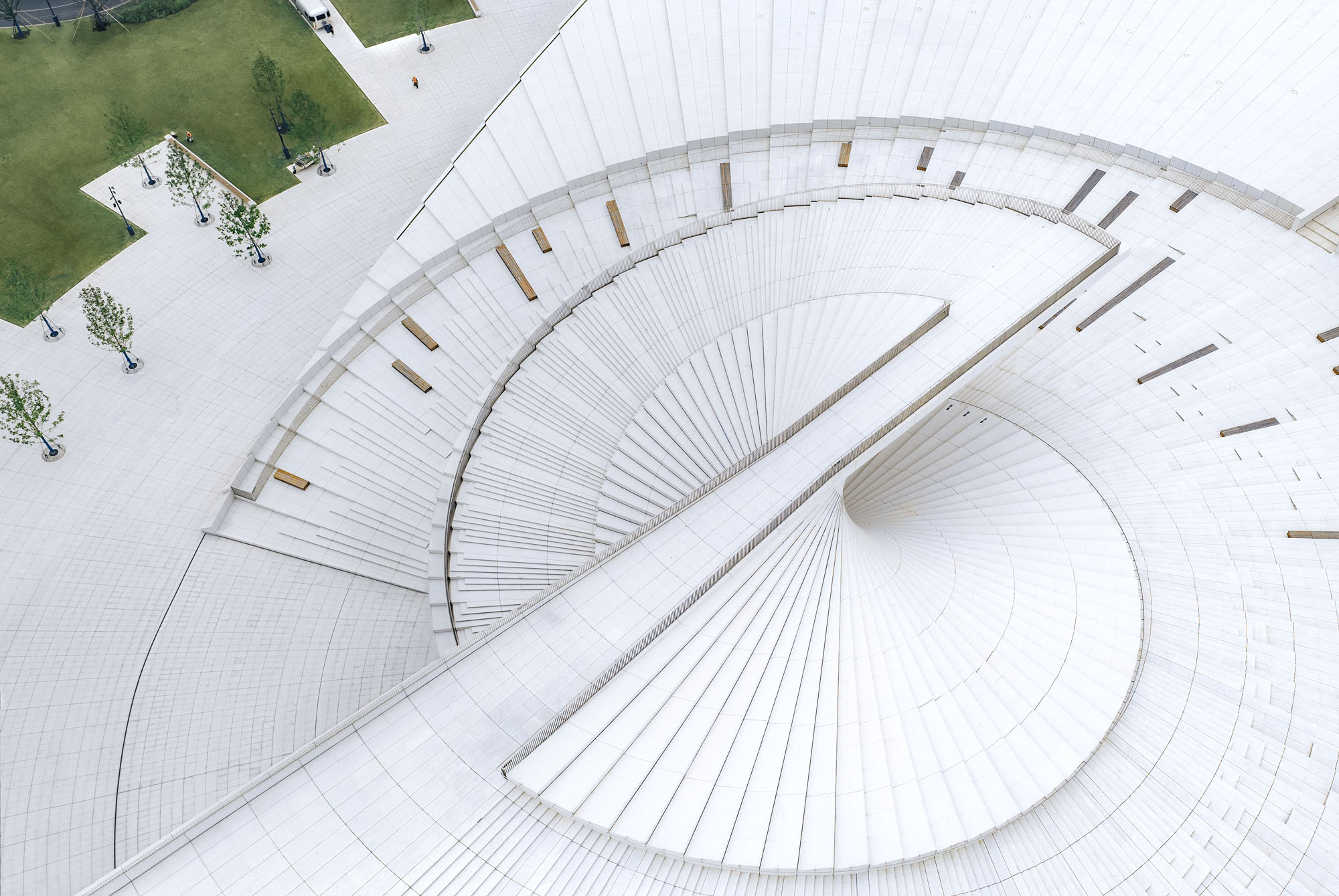 〈上海グランドオペラハウス（Shanghai Grand Opera House）〉スノヘッタ（Snøhetta）