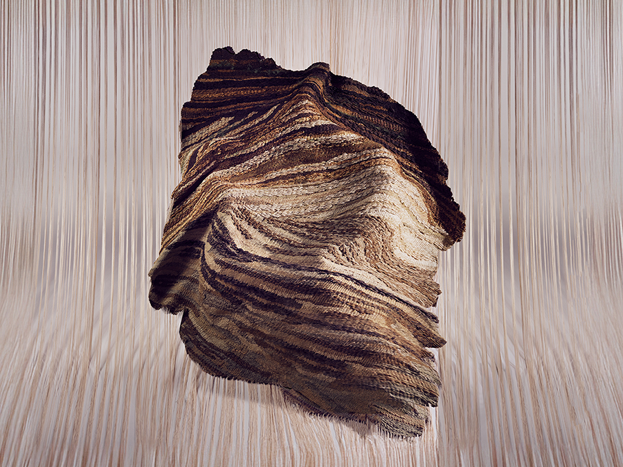川島織物セルコンのミラノデザインウィーク2026出展作品「織の地層 － Woven Strata －」特別展開催。大阪・東京で国内初披露